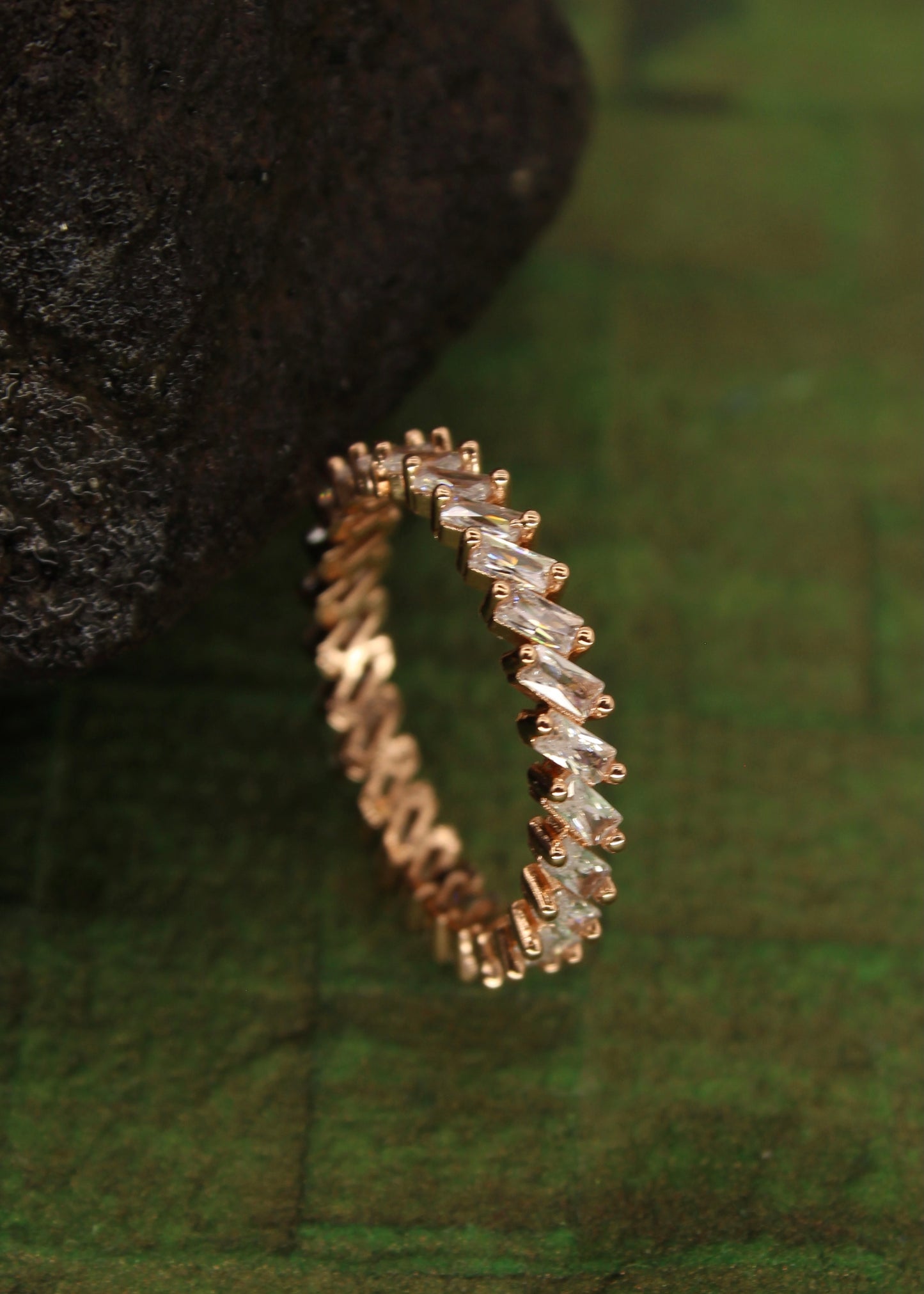 IMPRESSIVE FINGER RING