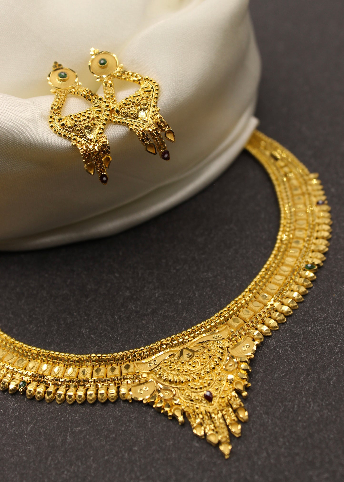 GOLD PLATED NECKLACE