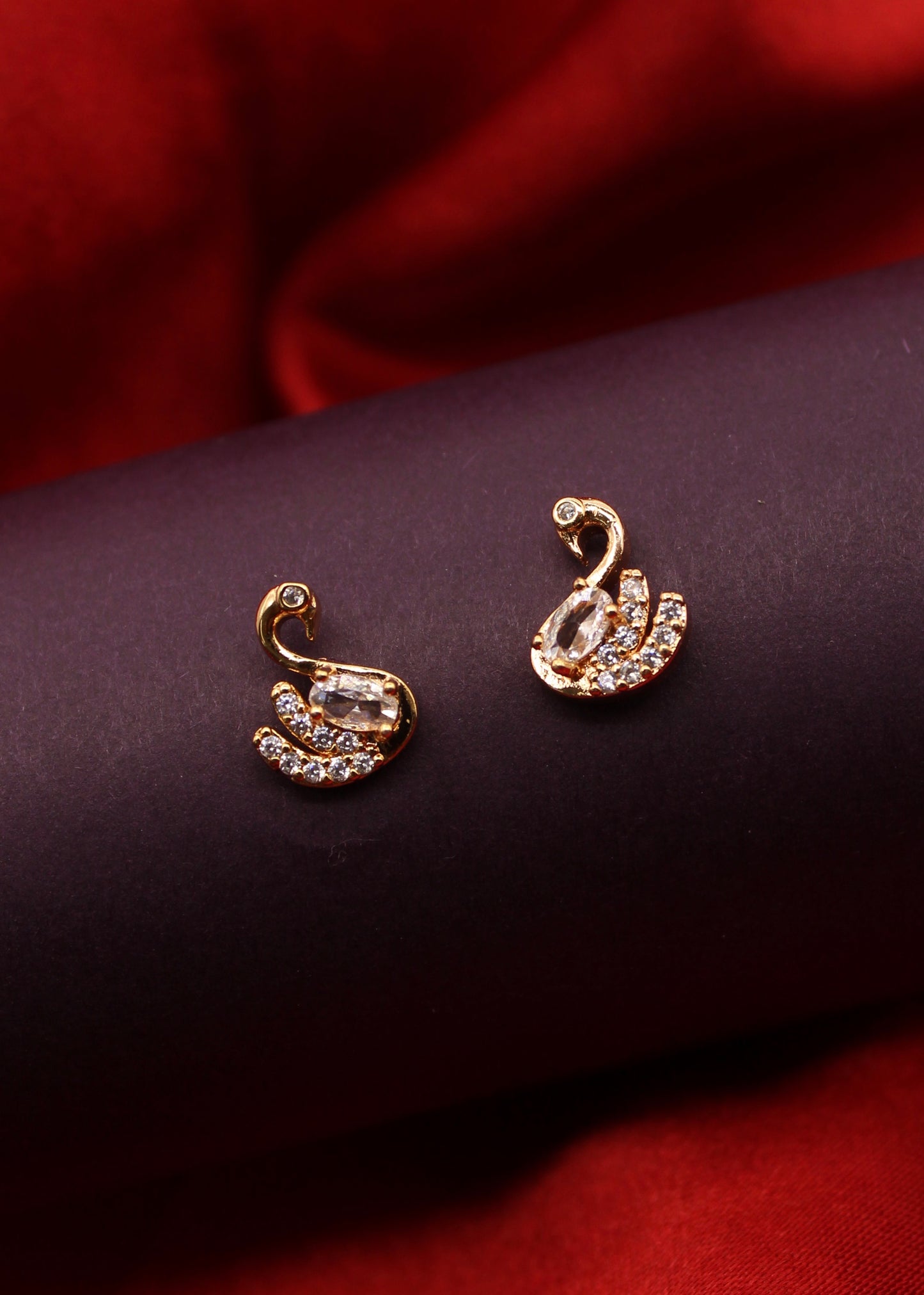 GRACY SWAN STUDS
