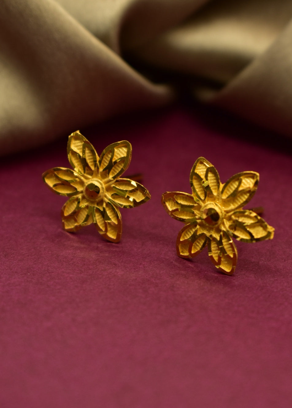 EXCLUSIVE DESIGNER STUDS EARRINGS