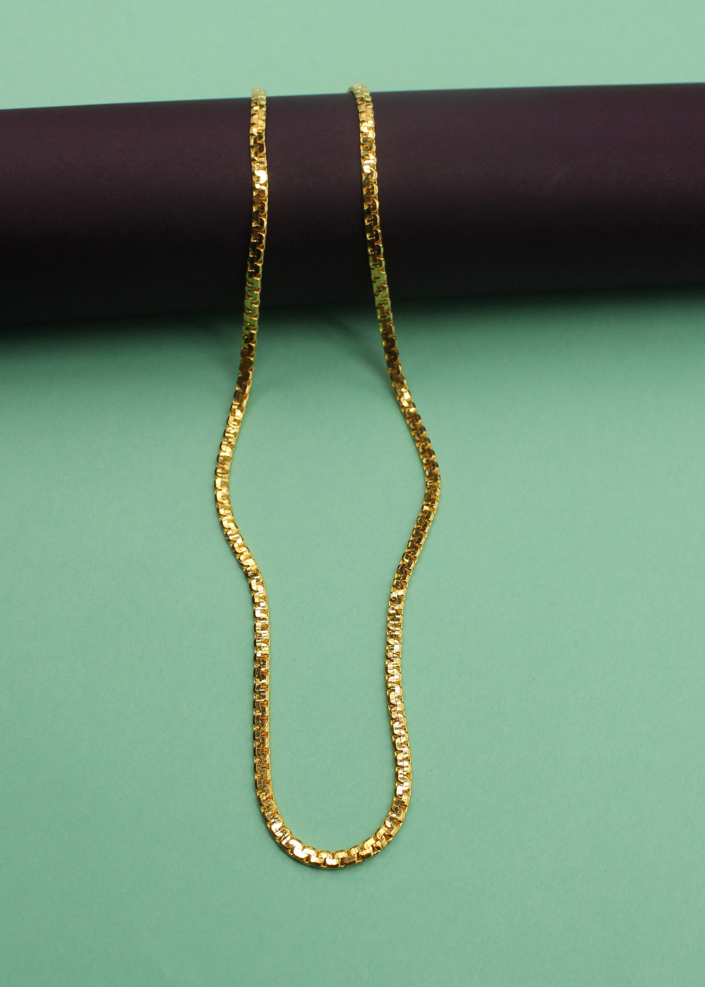 ELEGANT GOLD PLATED CHAIN