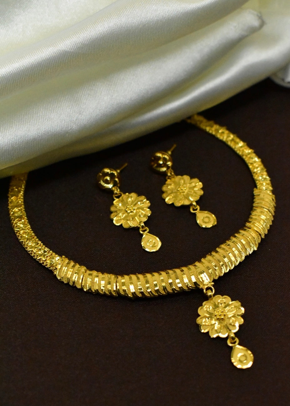 ETHEREAL GOLD PLATED NECKLACE