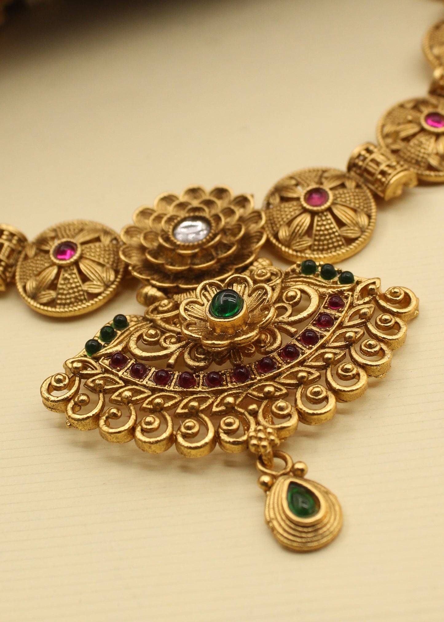 DAINTY FLOWERET AHILYA NECKLACE