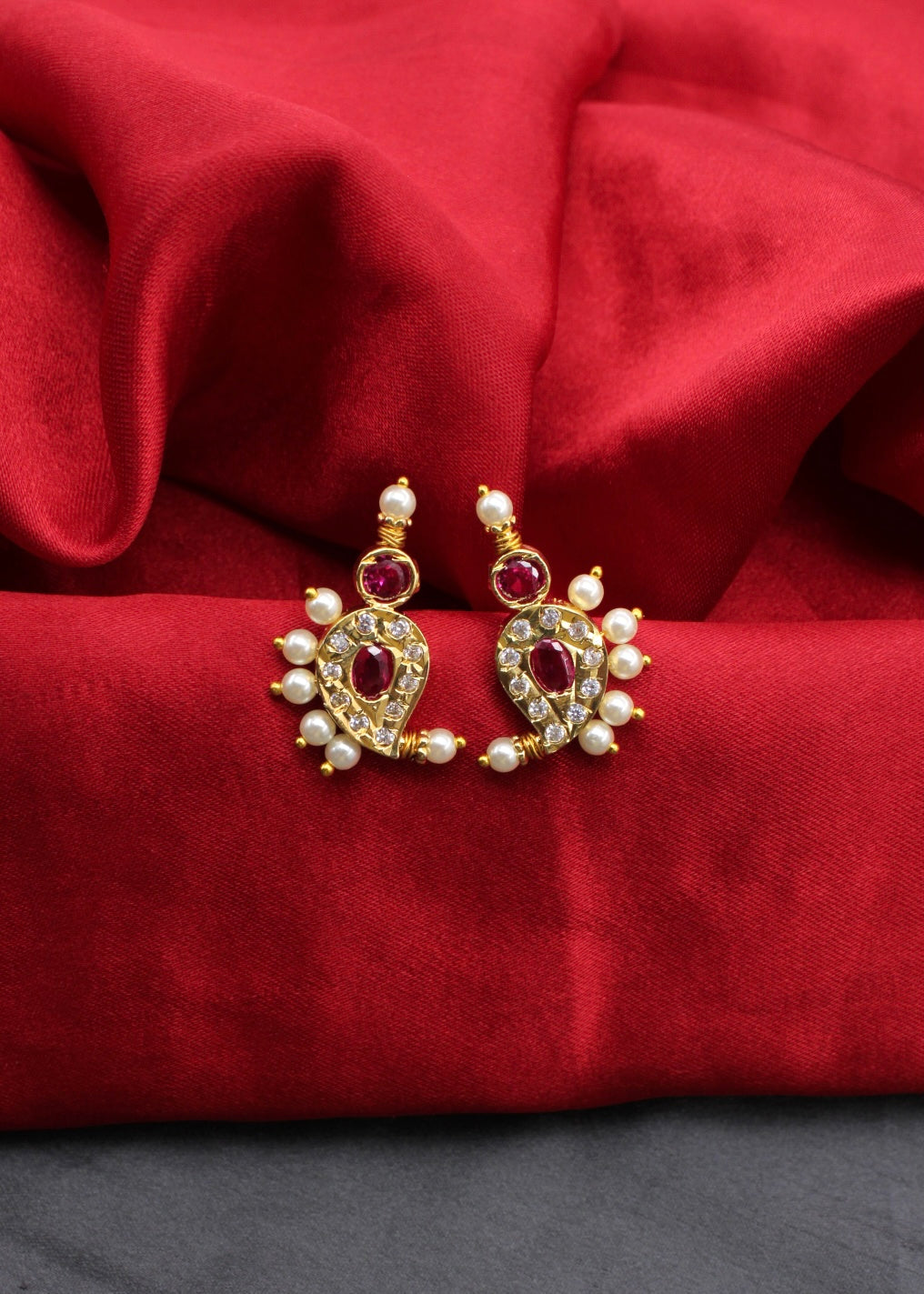 GORGEOUS PEARL EARRINGS