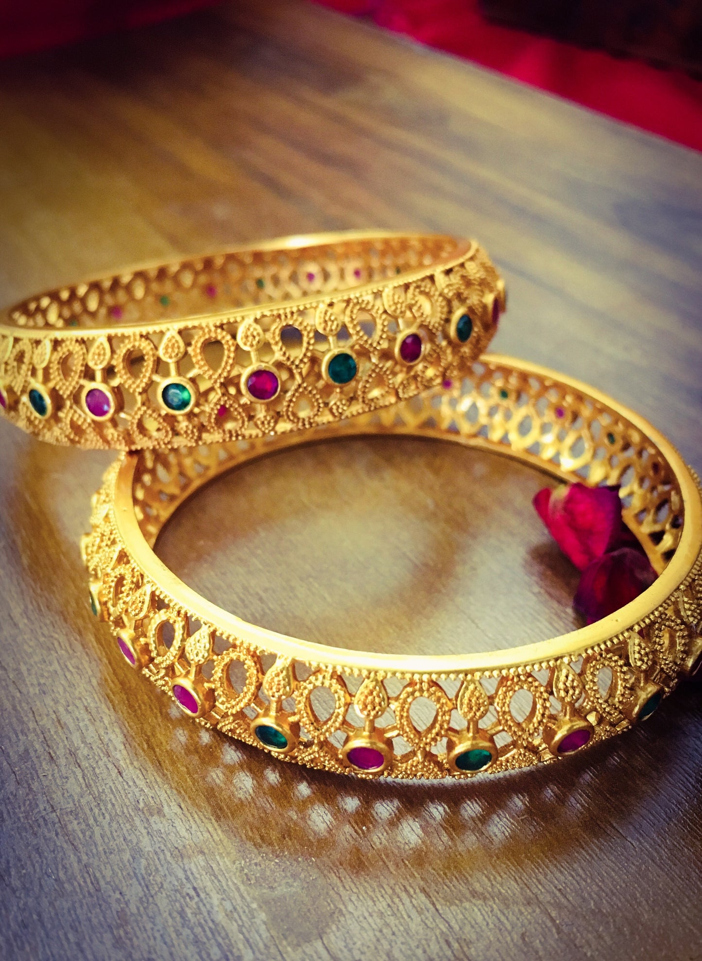 SIMPLE MATTE FINISH BANGLES