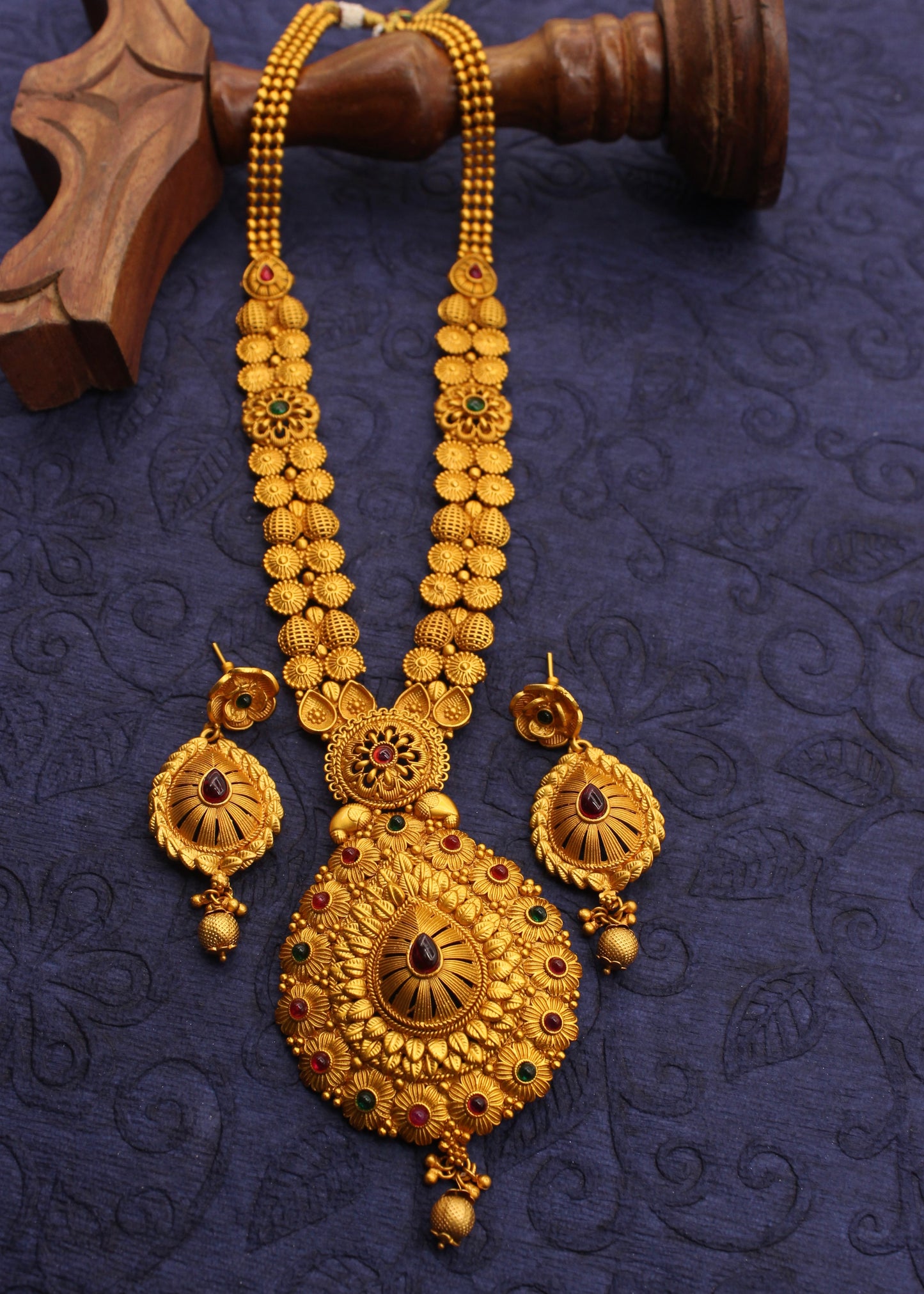 ENTICING PESHWAI NECKLACE
