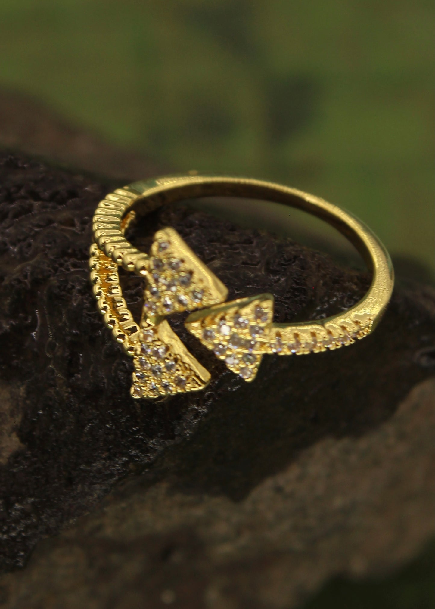 GLAMOROUS FINGER RING