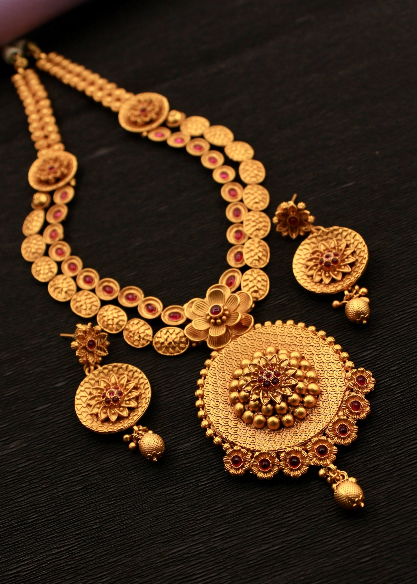 ROYAL FLORET MATTE NECKLACE