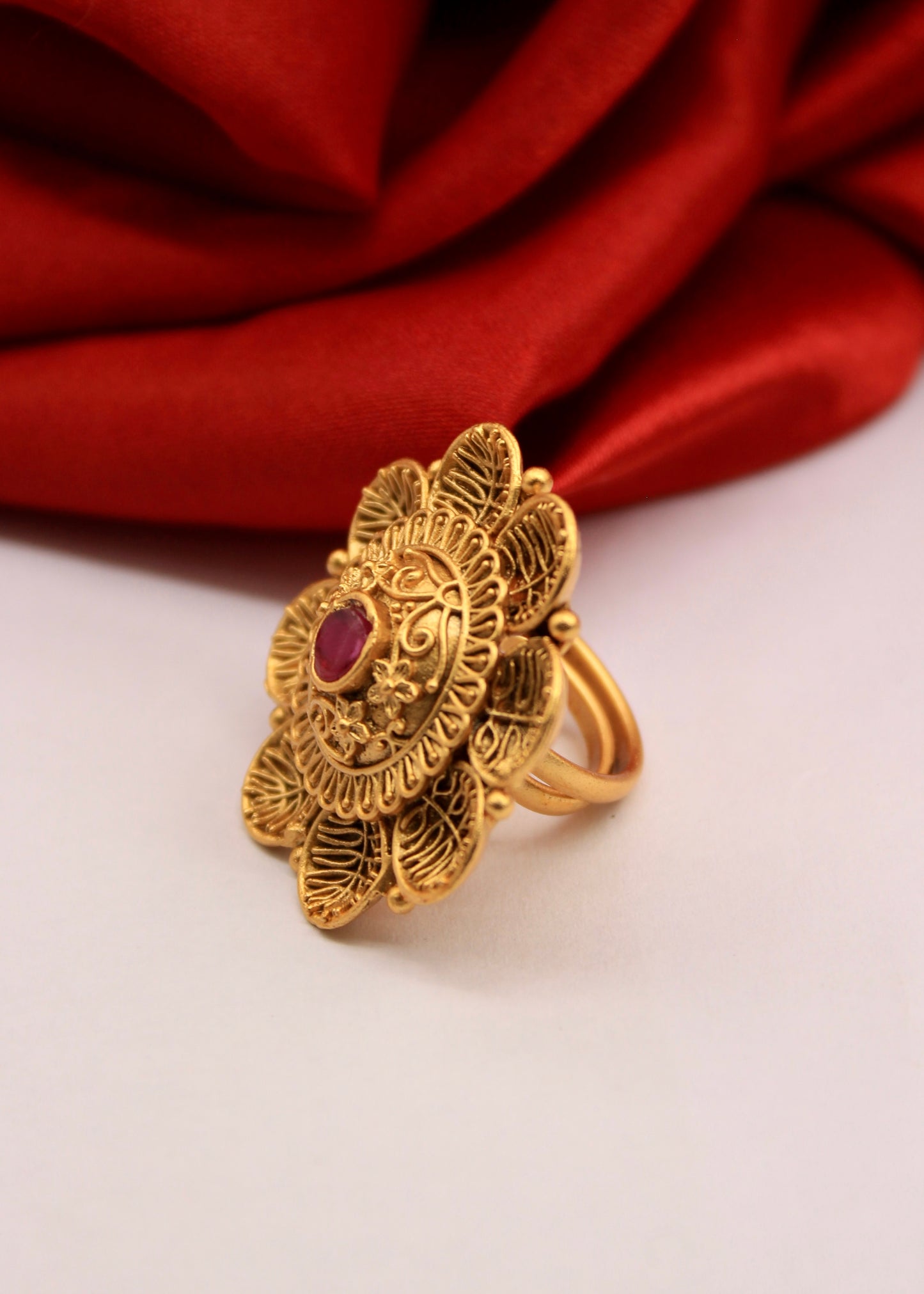 FLORESCENCE RAJWADI FINGER RING