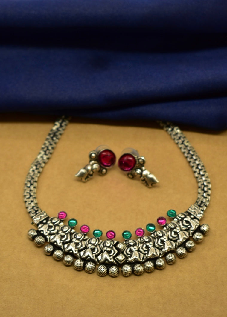 UNIQUE DESIGNER CHOKER