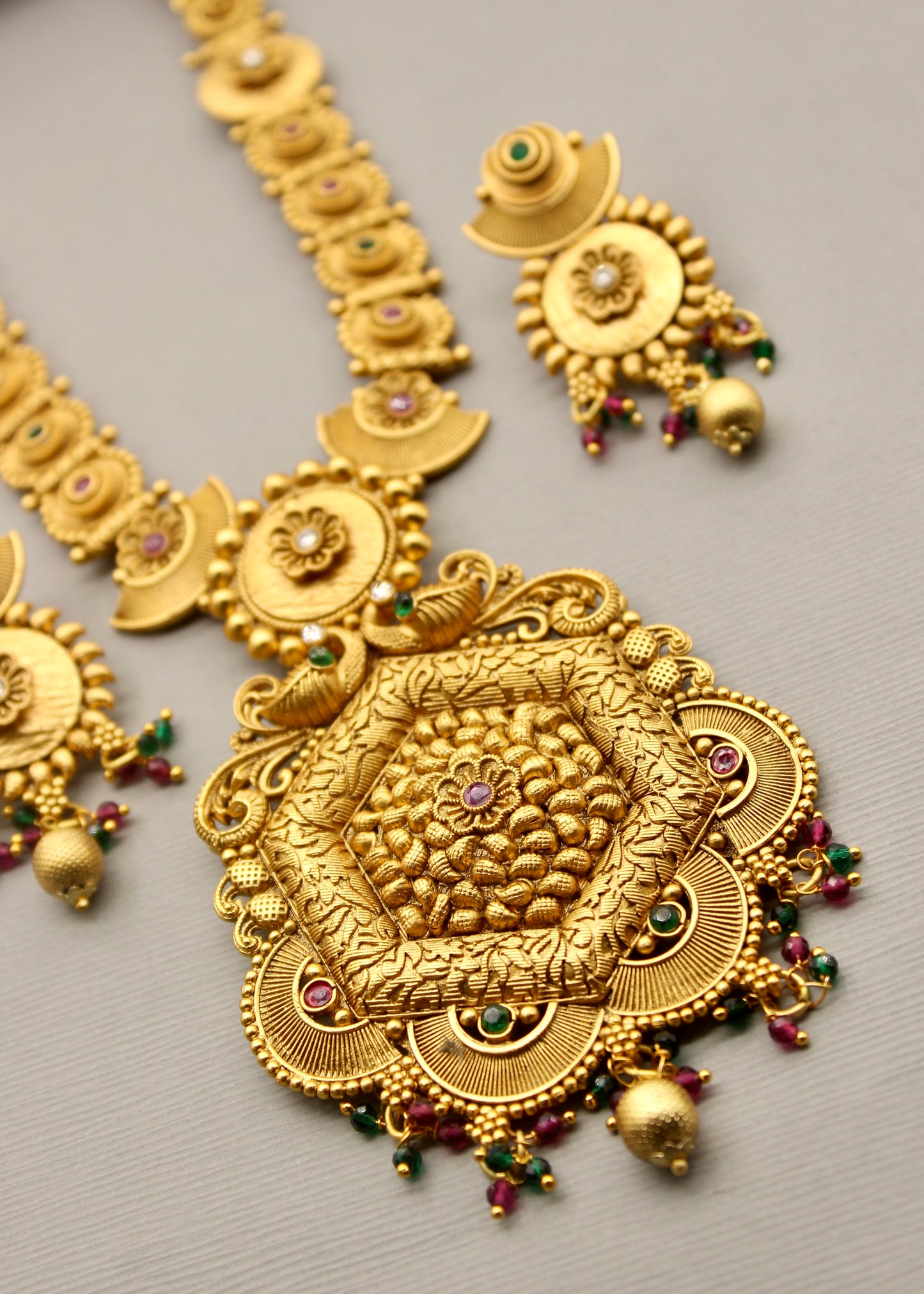 FLORAL PEACOCK AHILYA NECKLACE