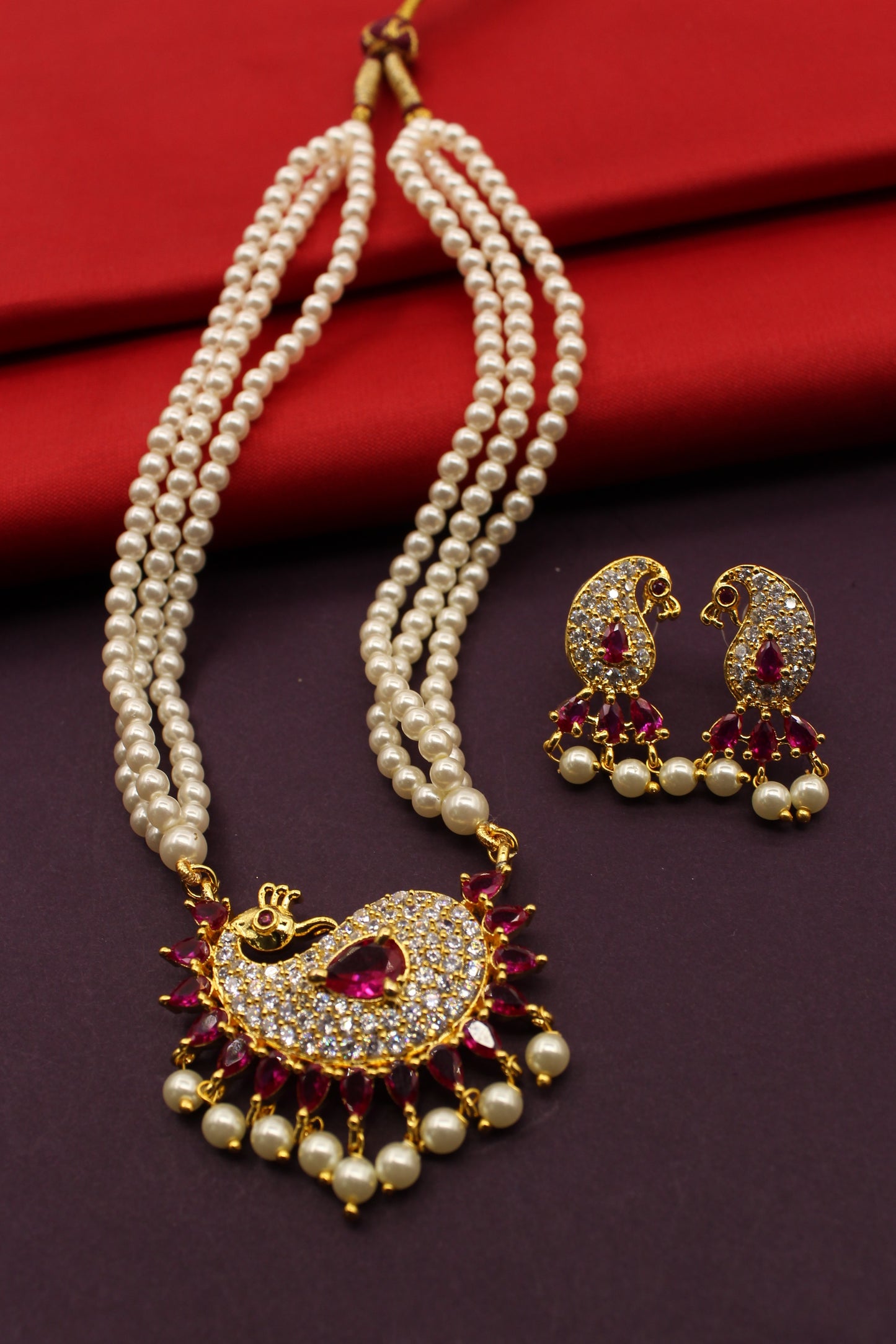 CLASSY PEACOCK NECKLACE