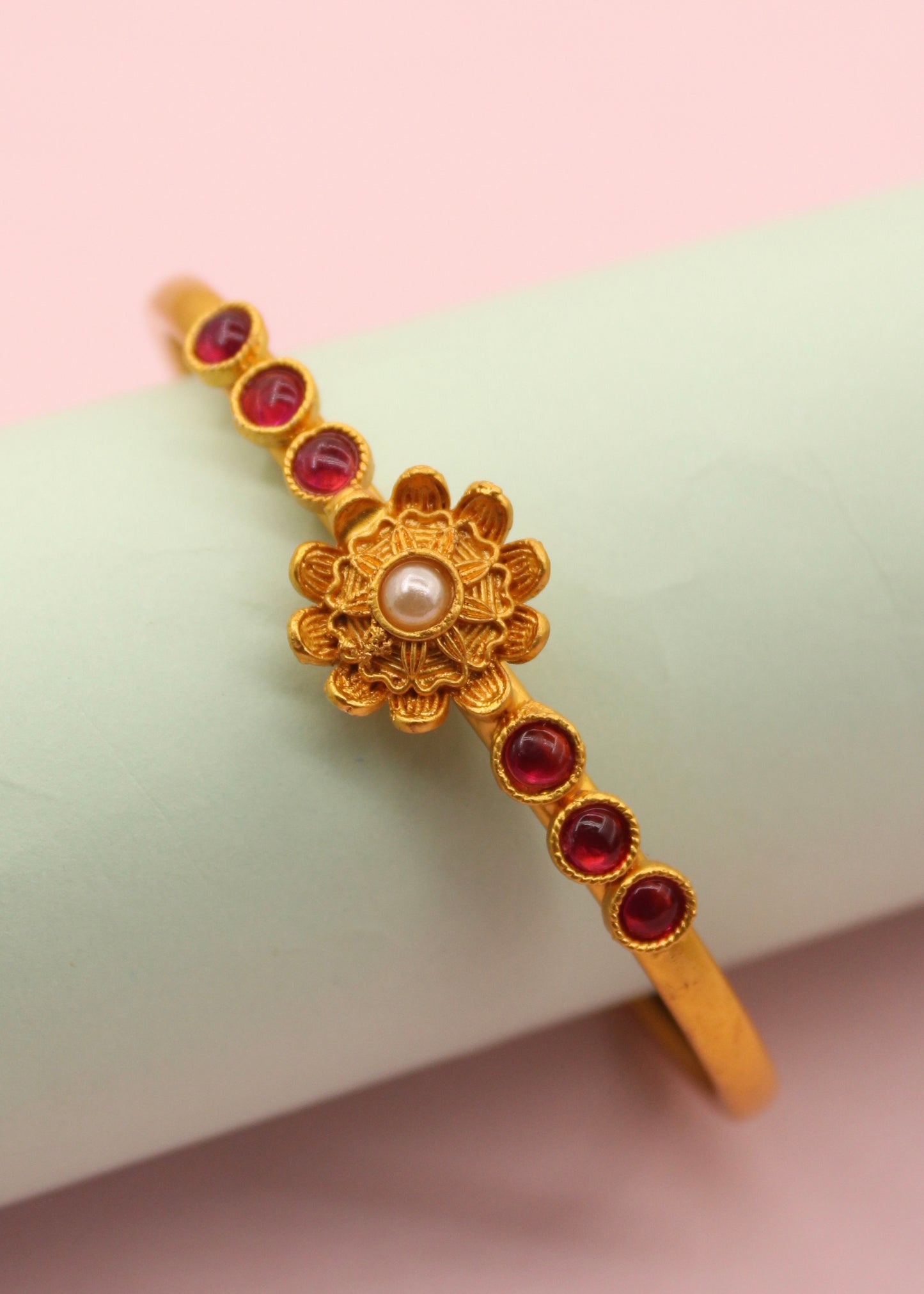 FLOWERET PESHWAI KADA