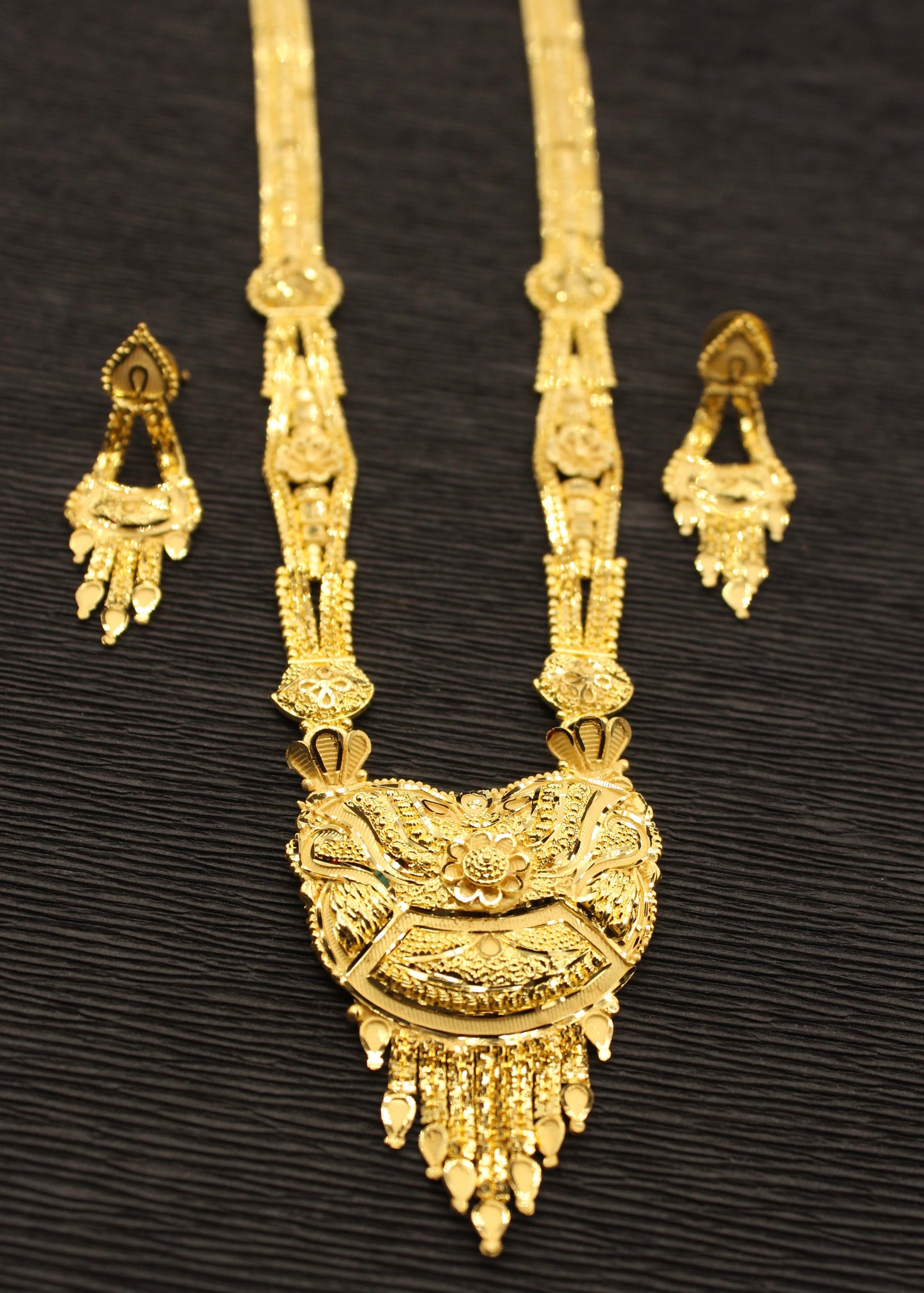 ELEGANCE DESIGNER NECKLACE