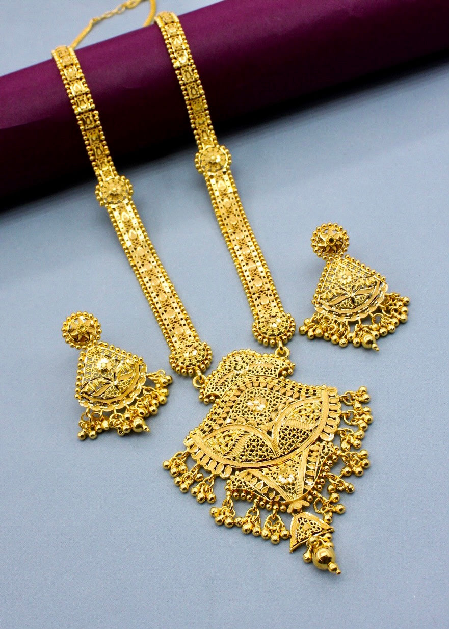 GLEAMING GOLD PLATED NECKLACE