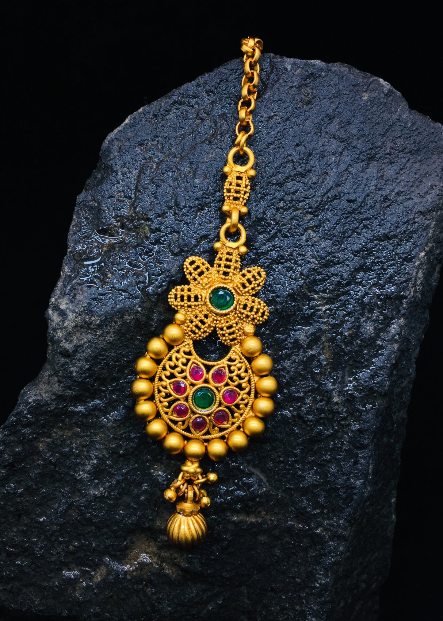 BEAUTIFUL DESIGNER BINDI