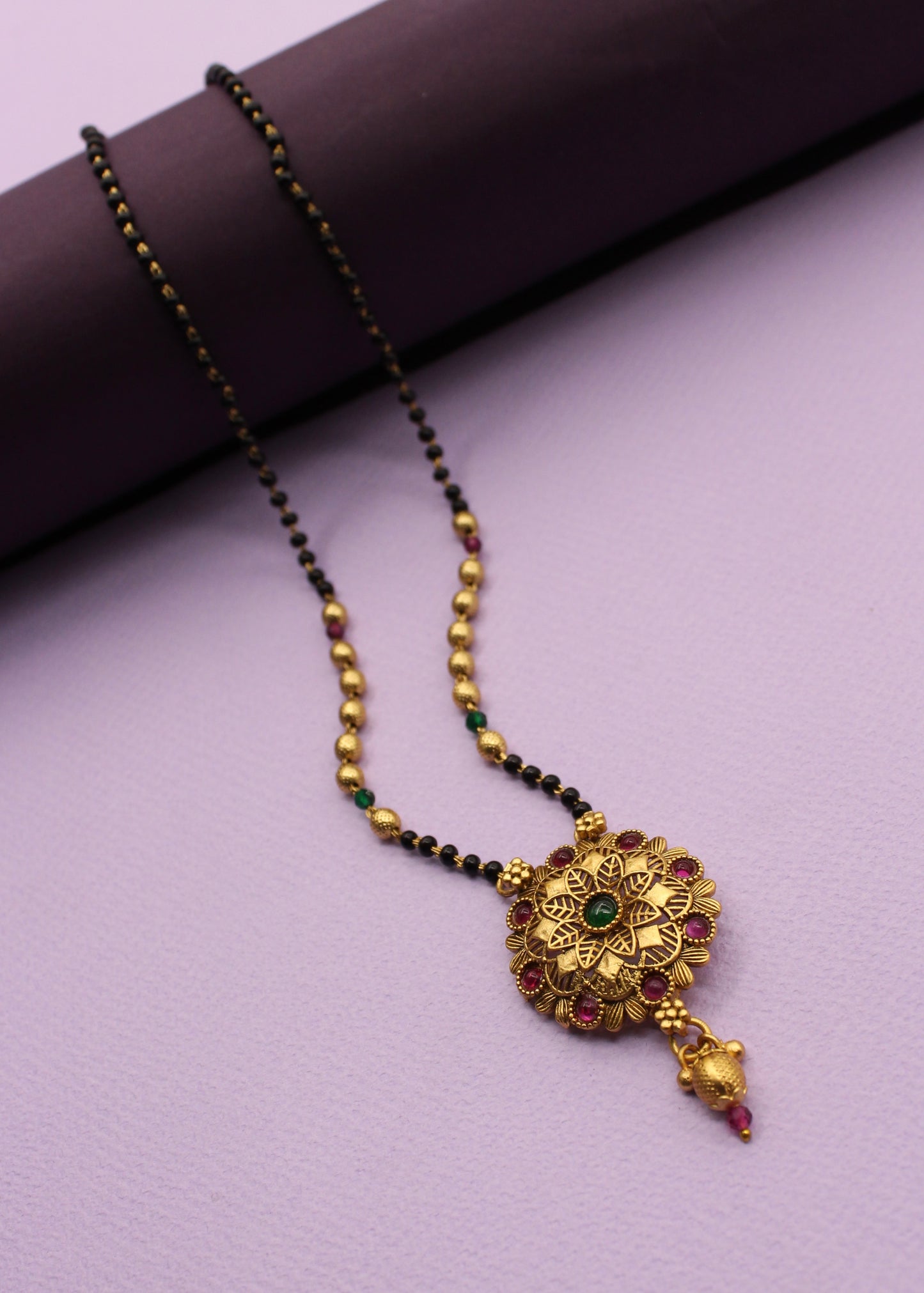 FLOWERET PENDANT AHILYA MANGALSUTRA
