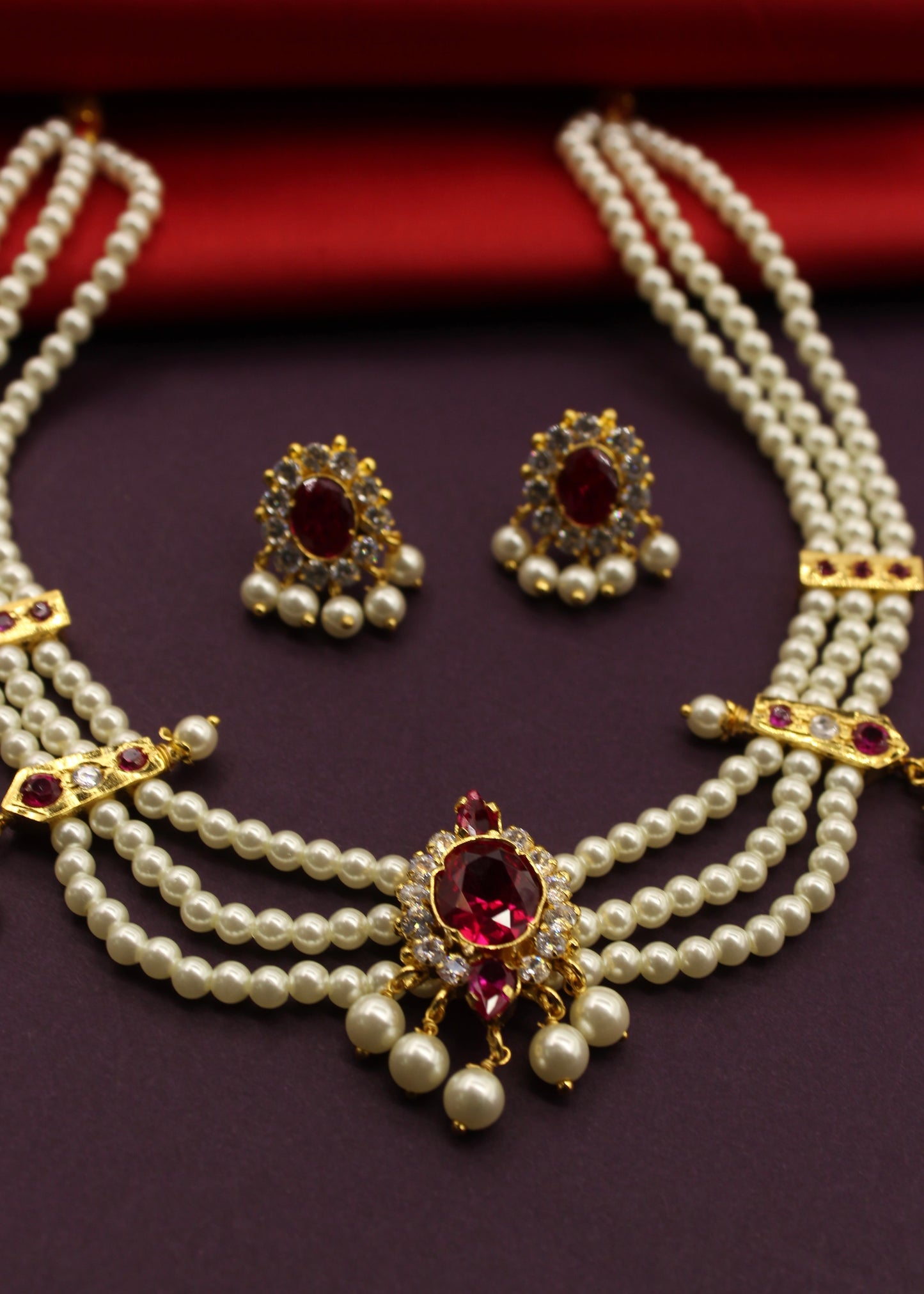 ENTICING MOTI NECKLACE