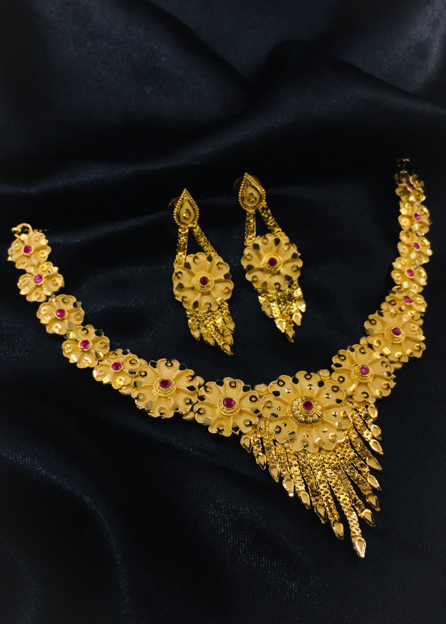 BEAUTIFUL FLORET NECKLACE