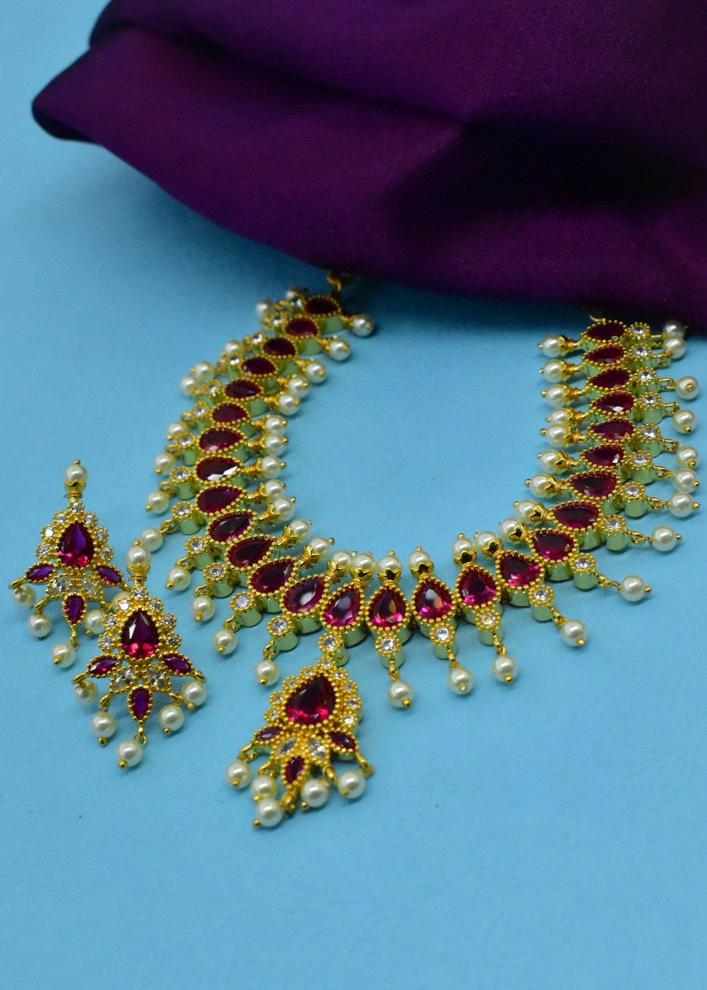 DAZZLING MOTI NECKLACE