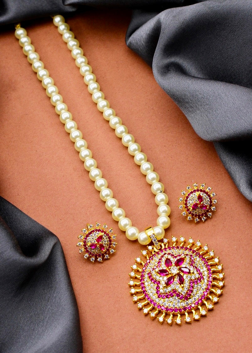 SPLENDID MOTI NECKLACE