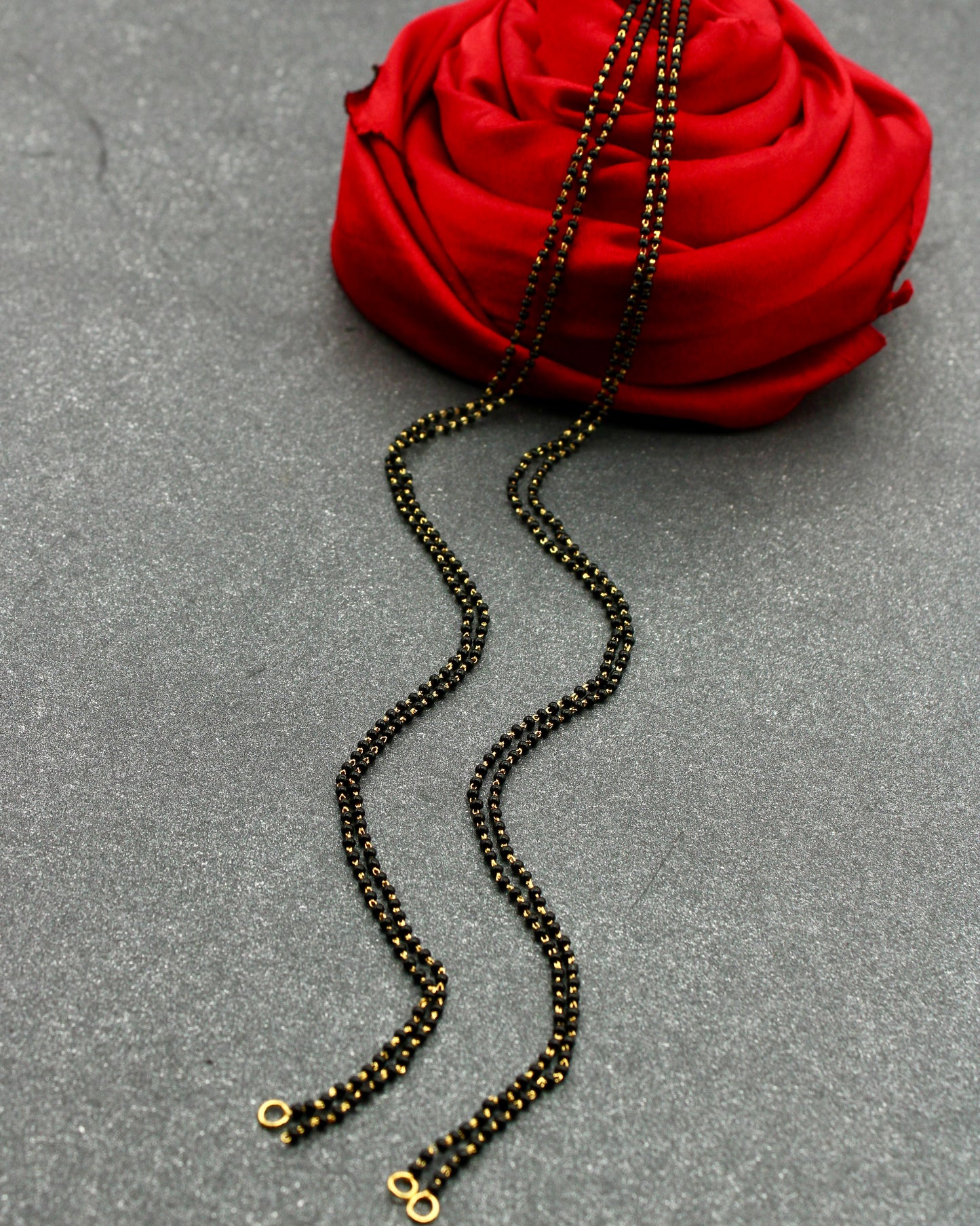 APPEALING MANGALSUTRA SAR