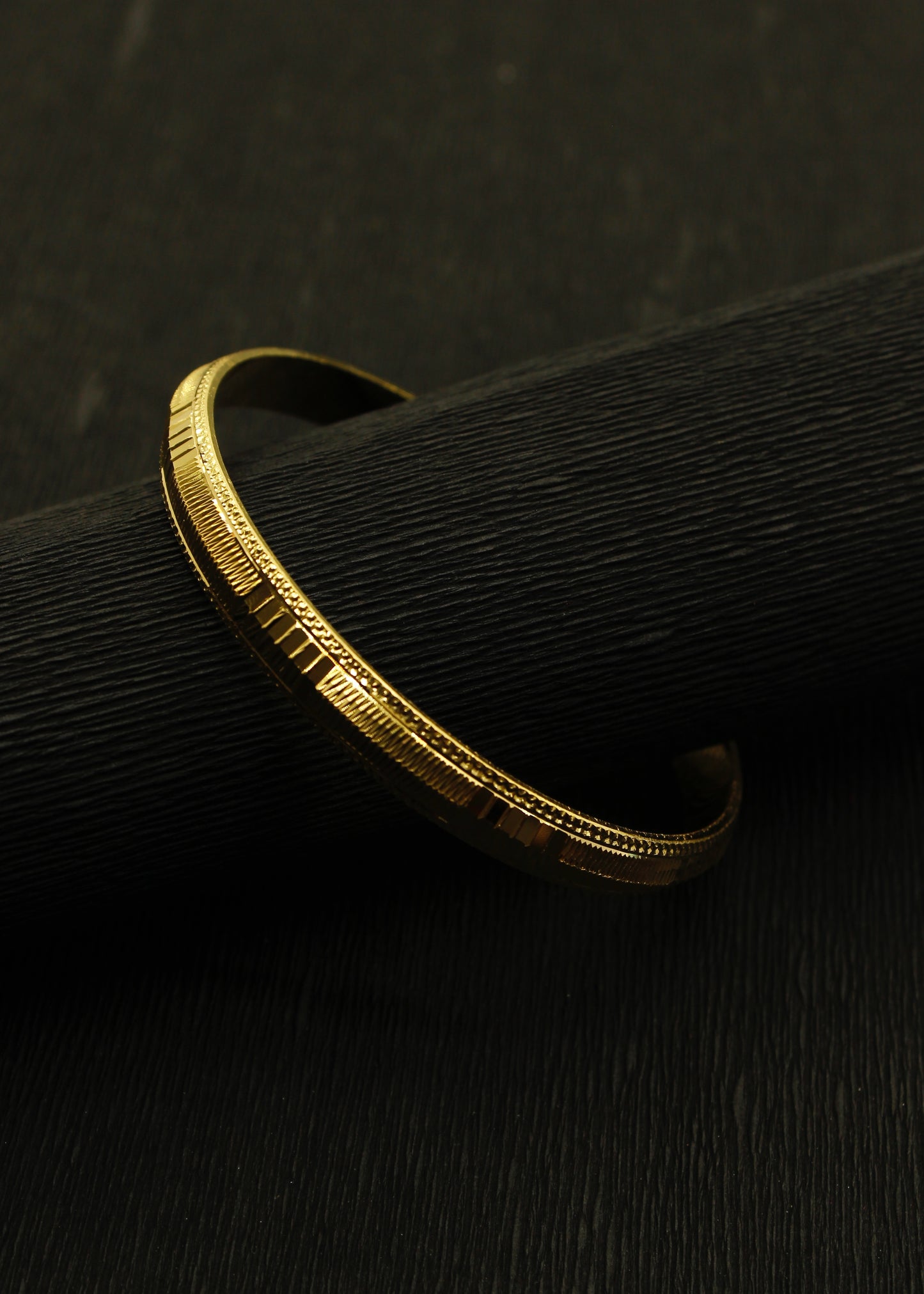 SLEEK GOLDEN MEN'S KADA