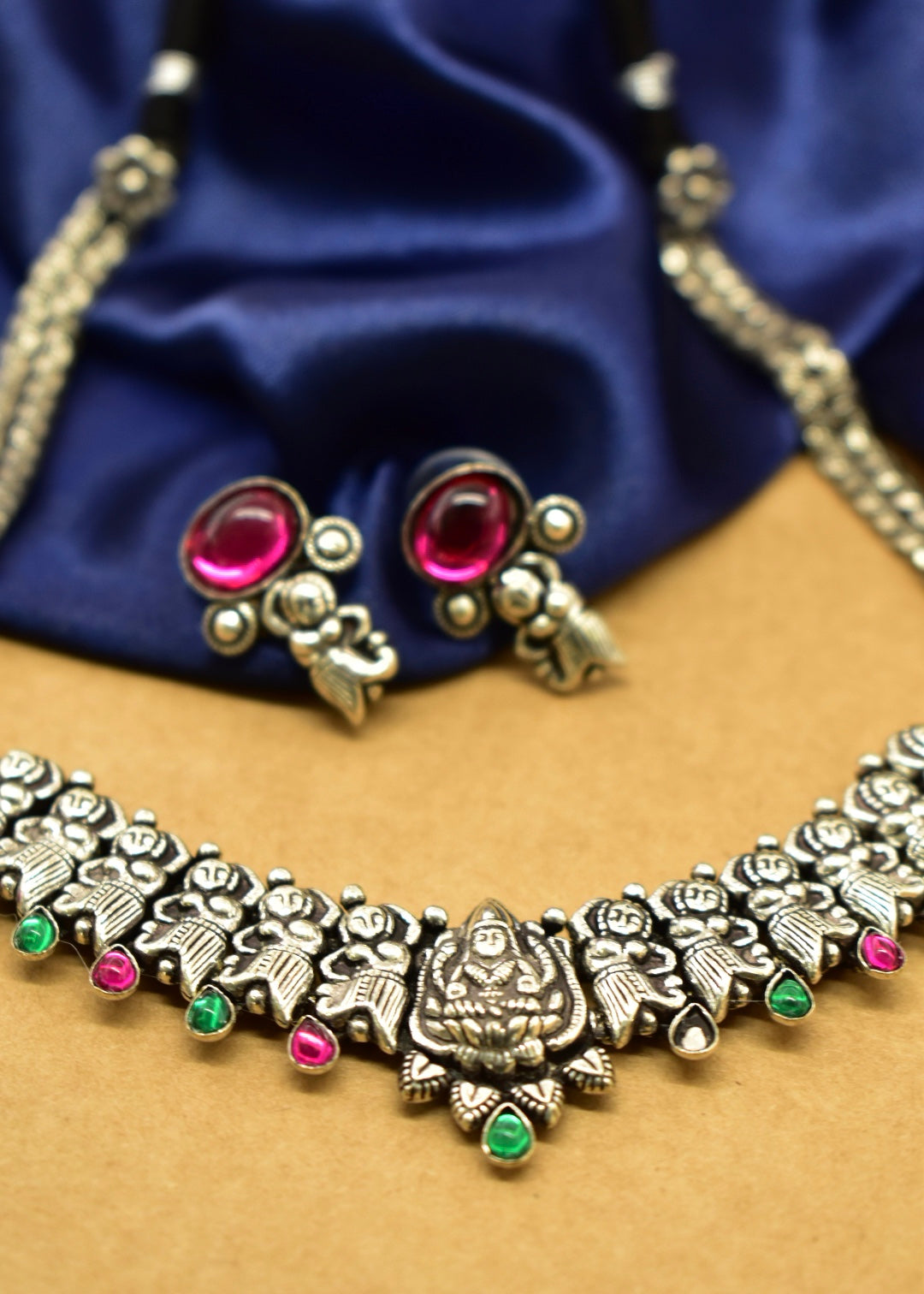 TEMPLE DESIGN CHOKER SET