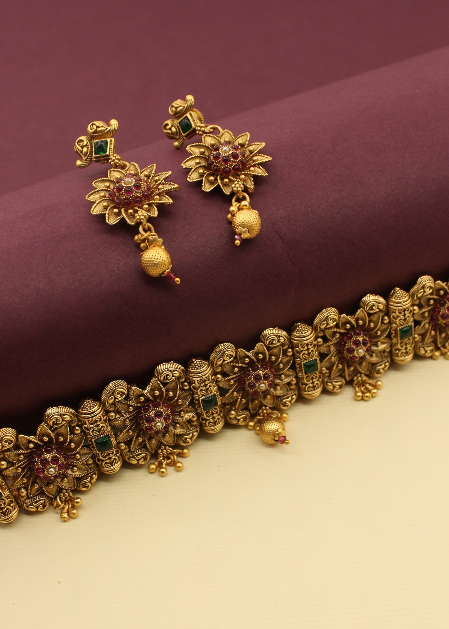 ENTICING BLOOMING CHOKER NECKLACE