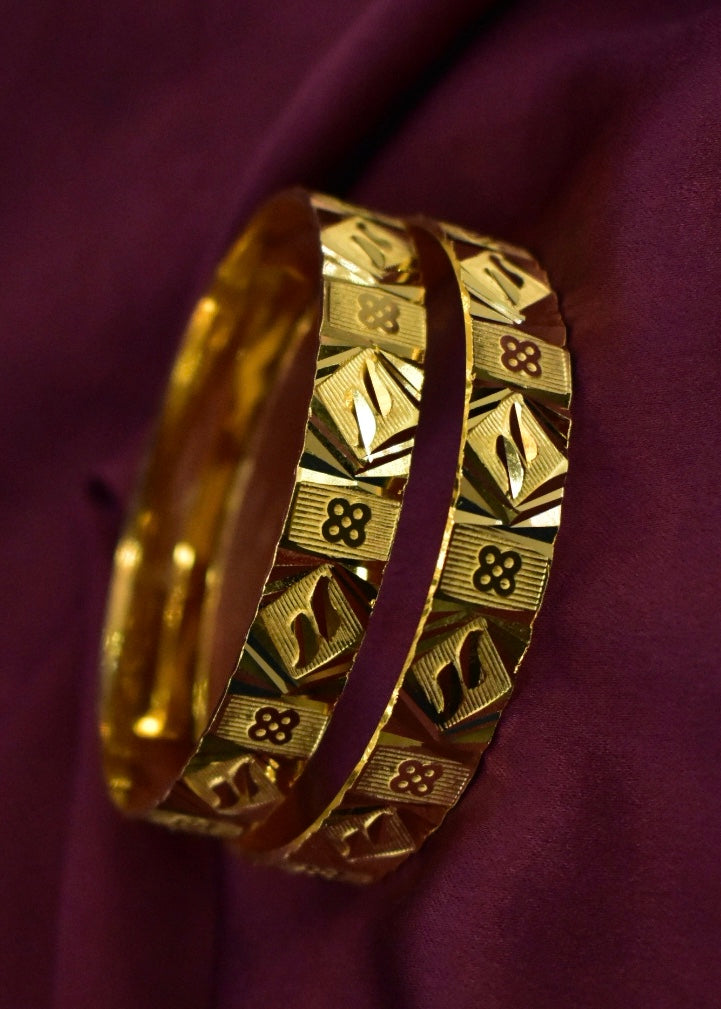 CLASSY GOLD PLATED BANGLES