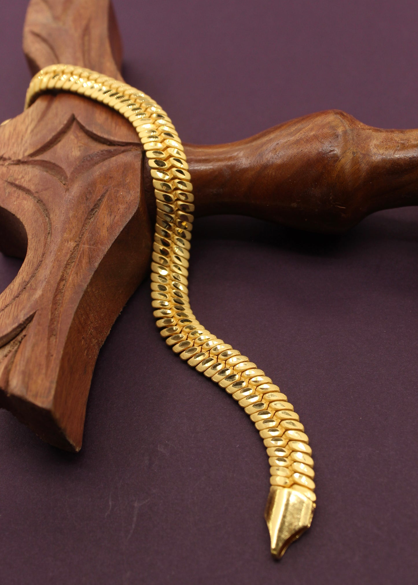 ENTHRALLING GOLD BRACELET