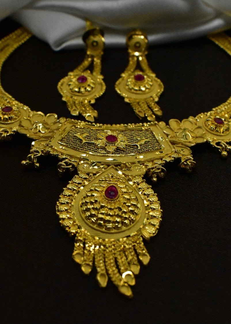 MODISH GOLD PLATED NECKLACE