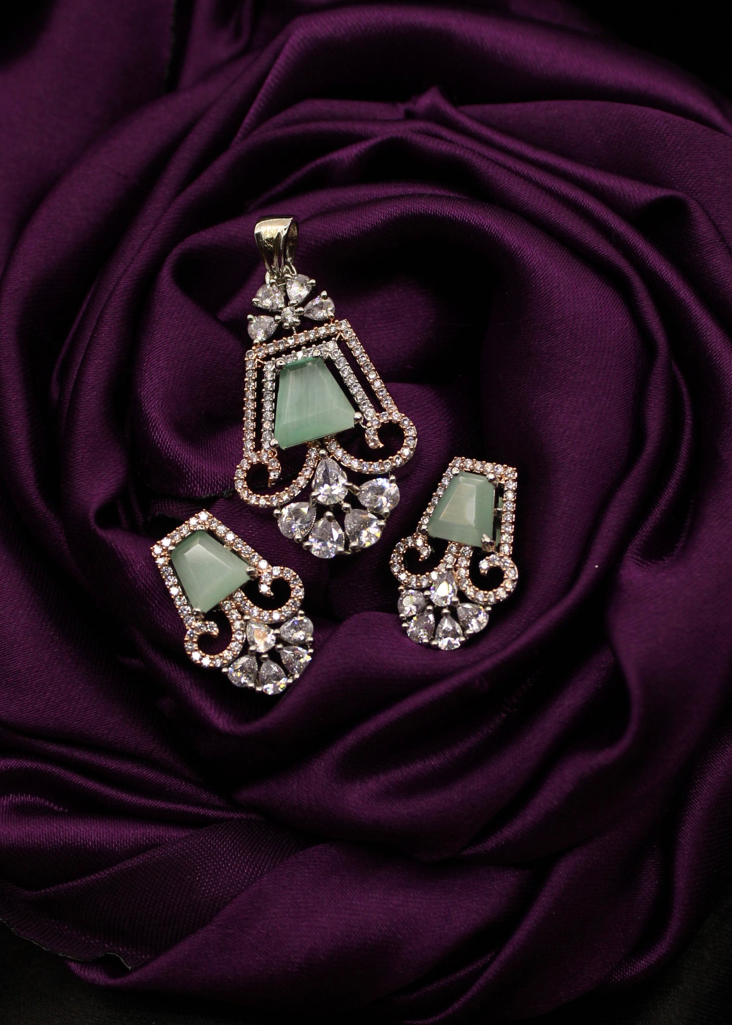 STYLISH DIA PENDANT SET