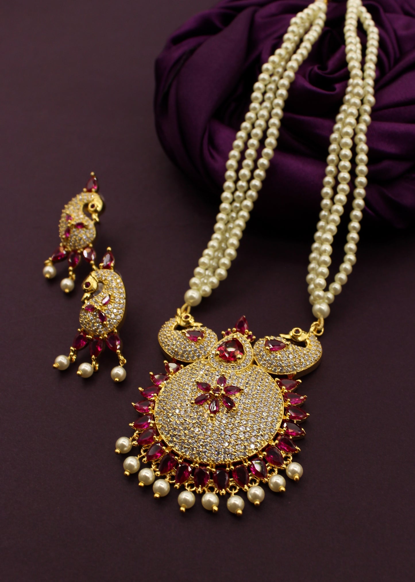 GLEAMING PEACOCK NECKLACE