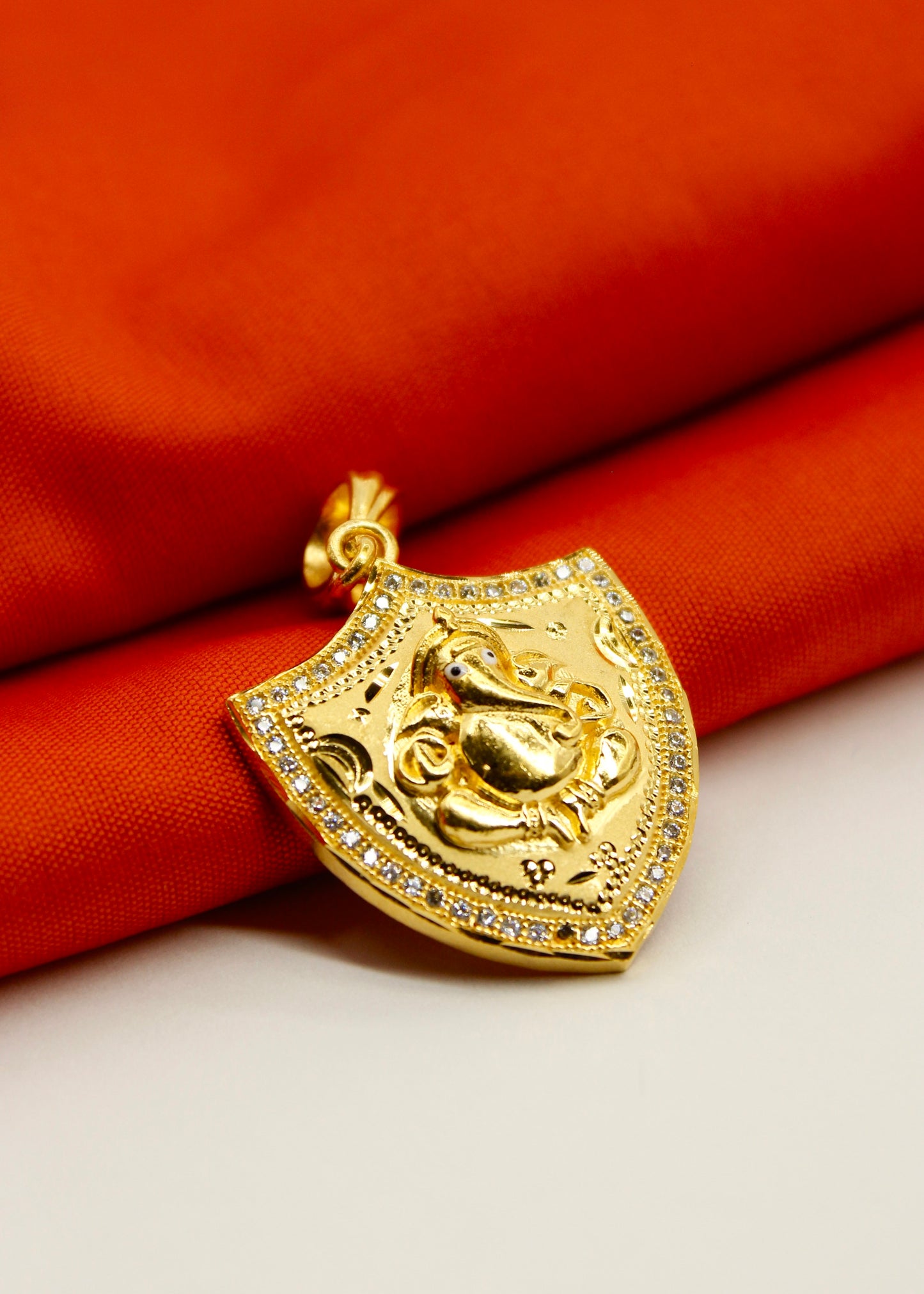 DELIGHT GOLDEN GANESH PENDANT