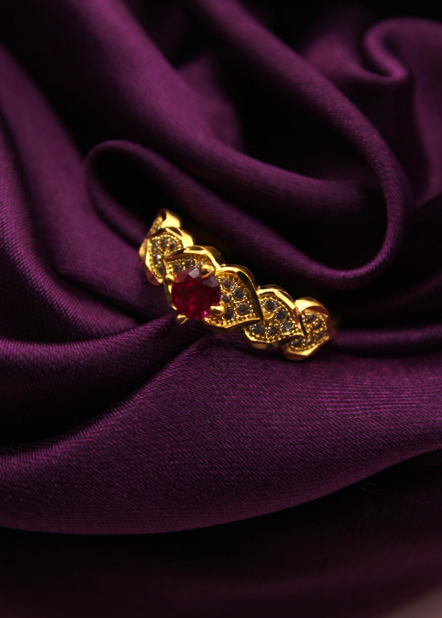 GLAMOUROUS FINGER RING