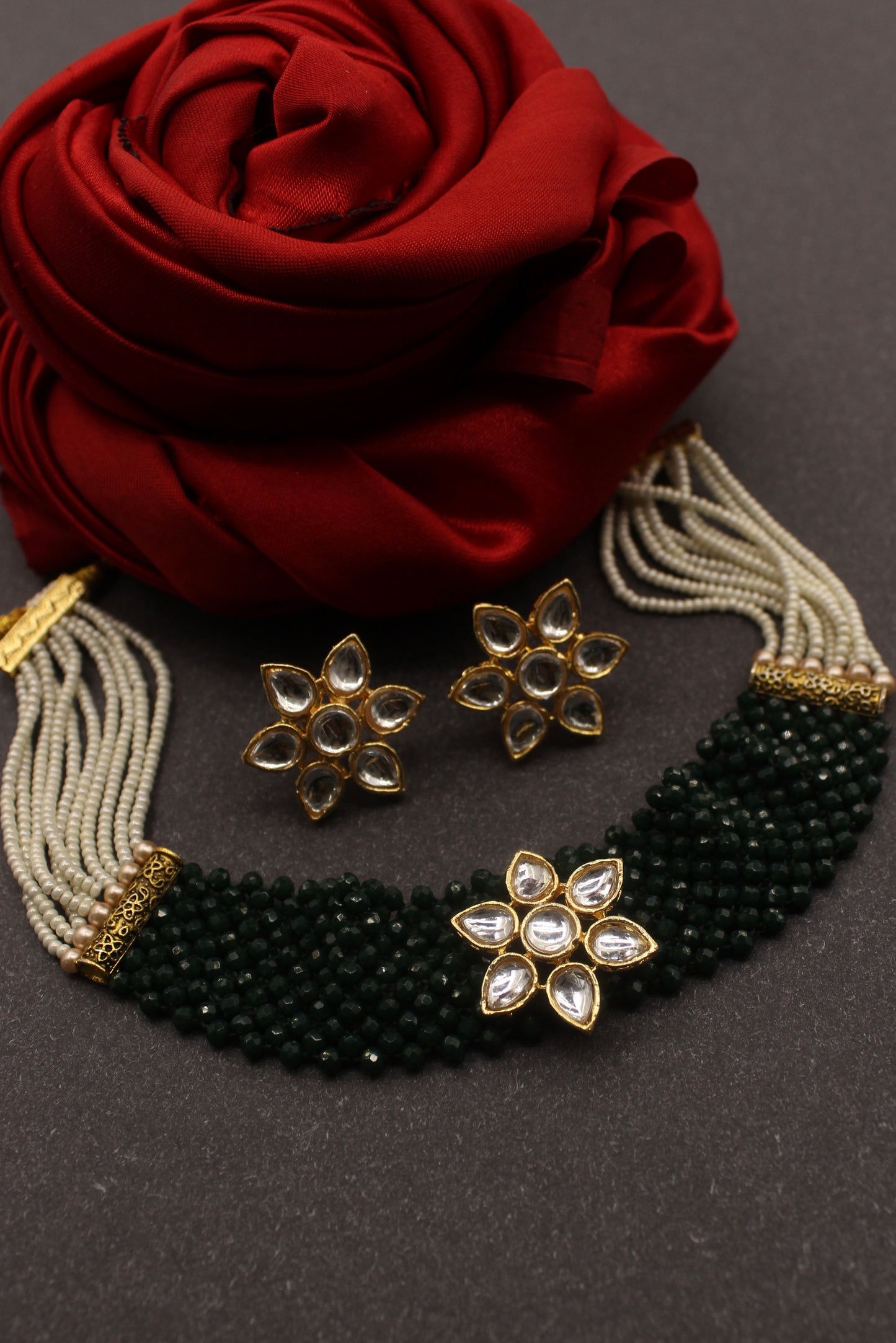 GRACEFUL KUNDAN CHOKER NECKLACE