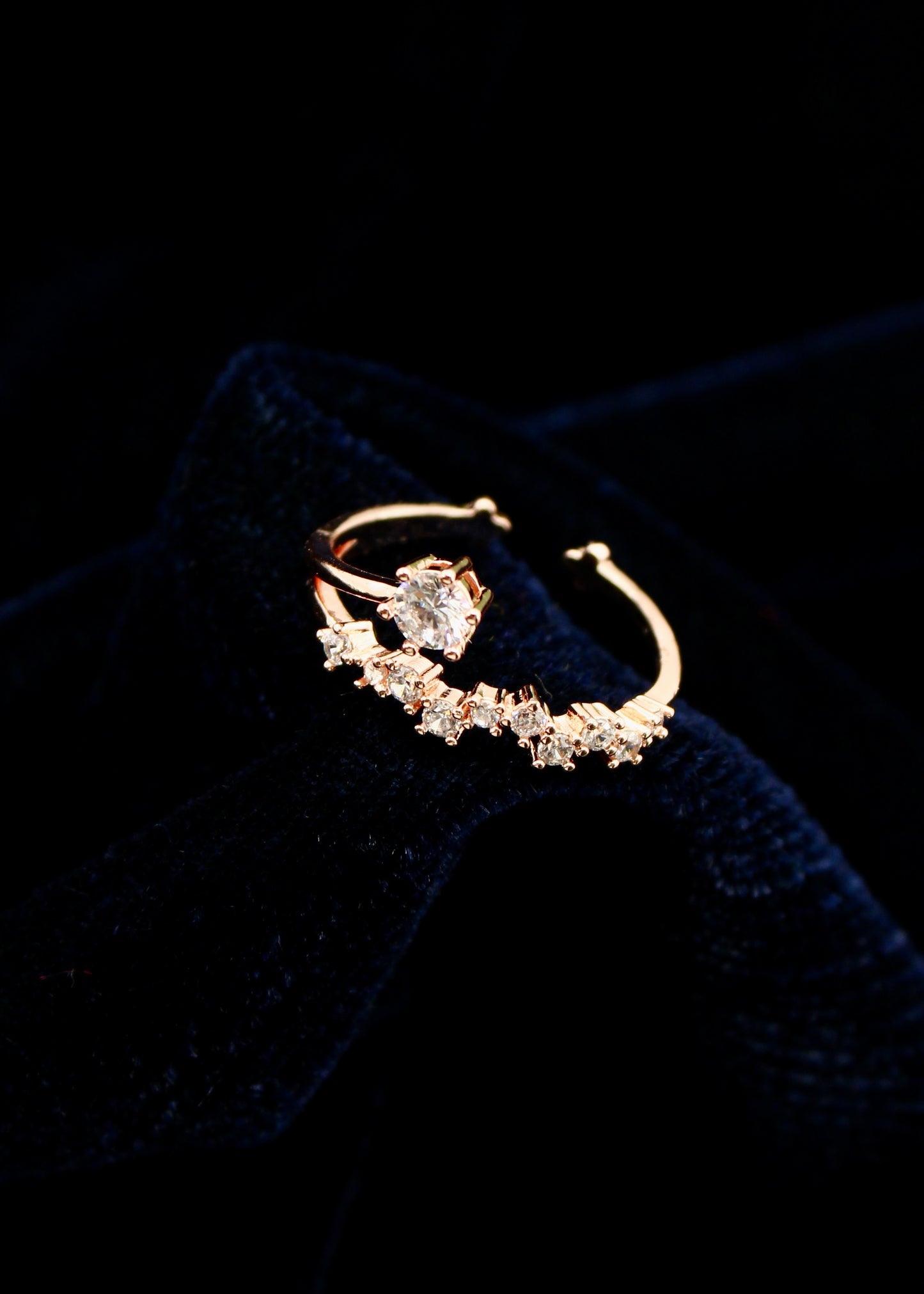 GRACEFUL FINGER RING