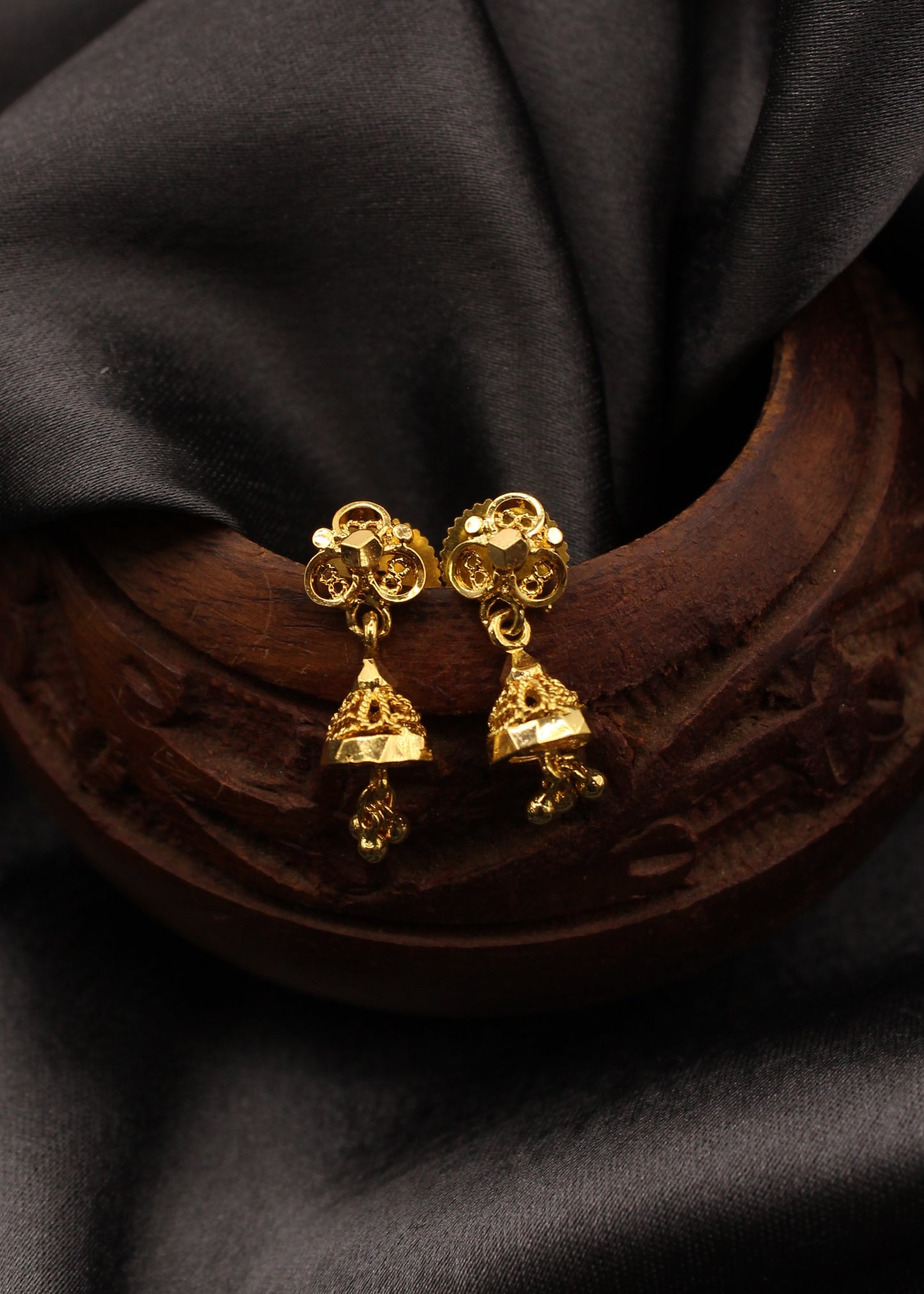 SMALL PRETTY JHUMKI EARRINGS