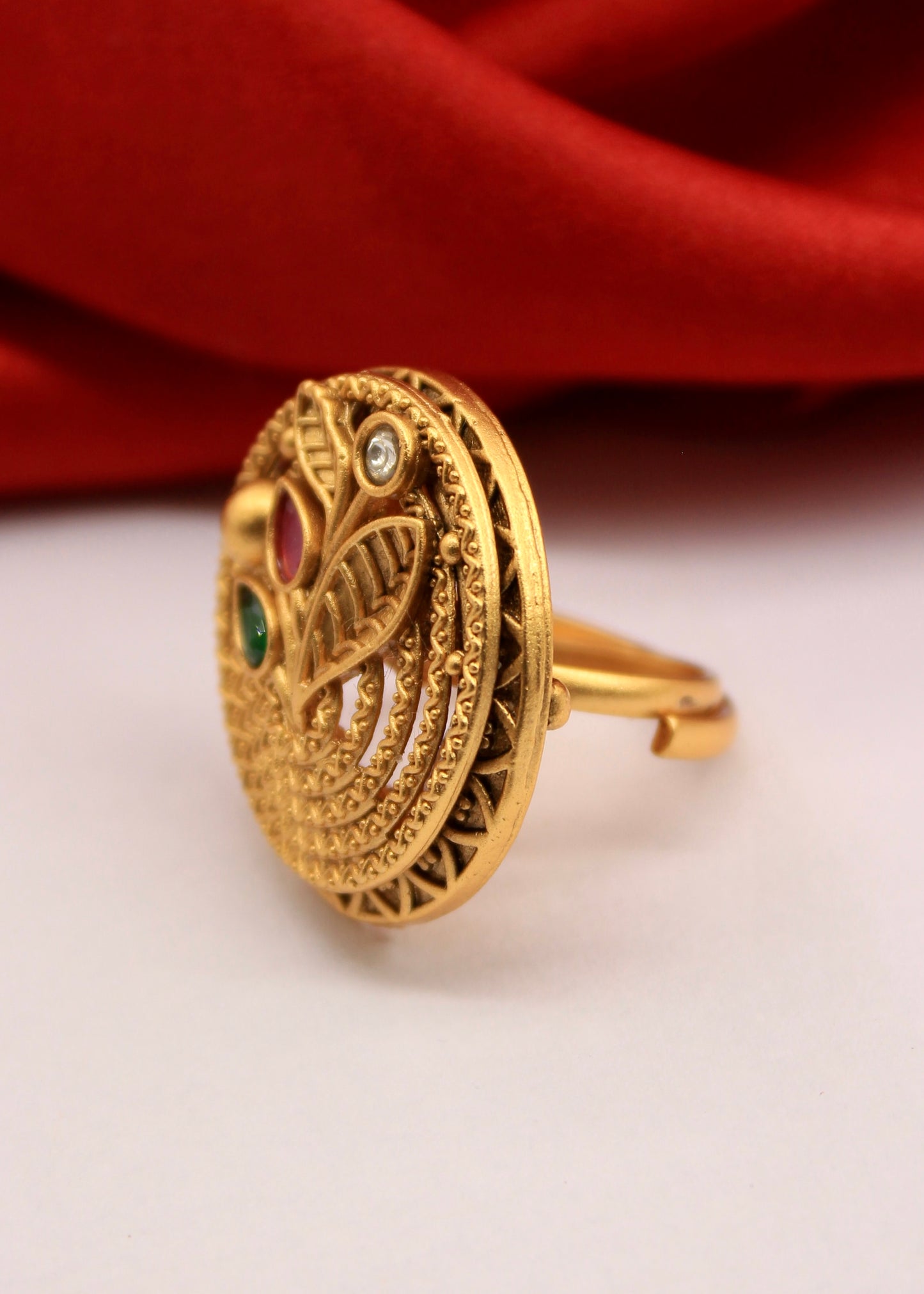 ENTICING AHILYA FINGER RING