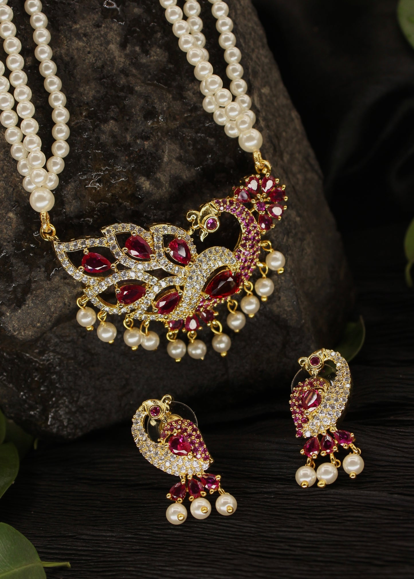 CLASSIC PEACOCK NECKLACE