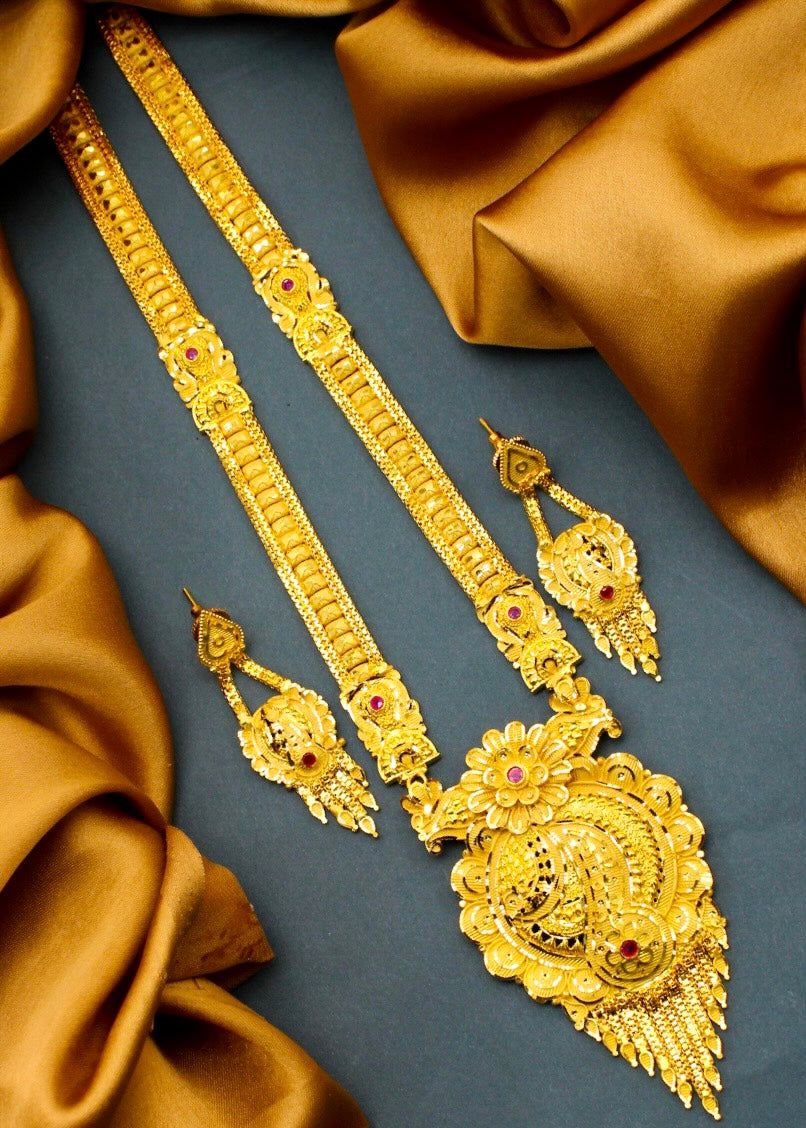 GLAMOROUS GOLD PLATED NECKLACE