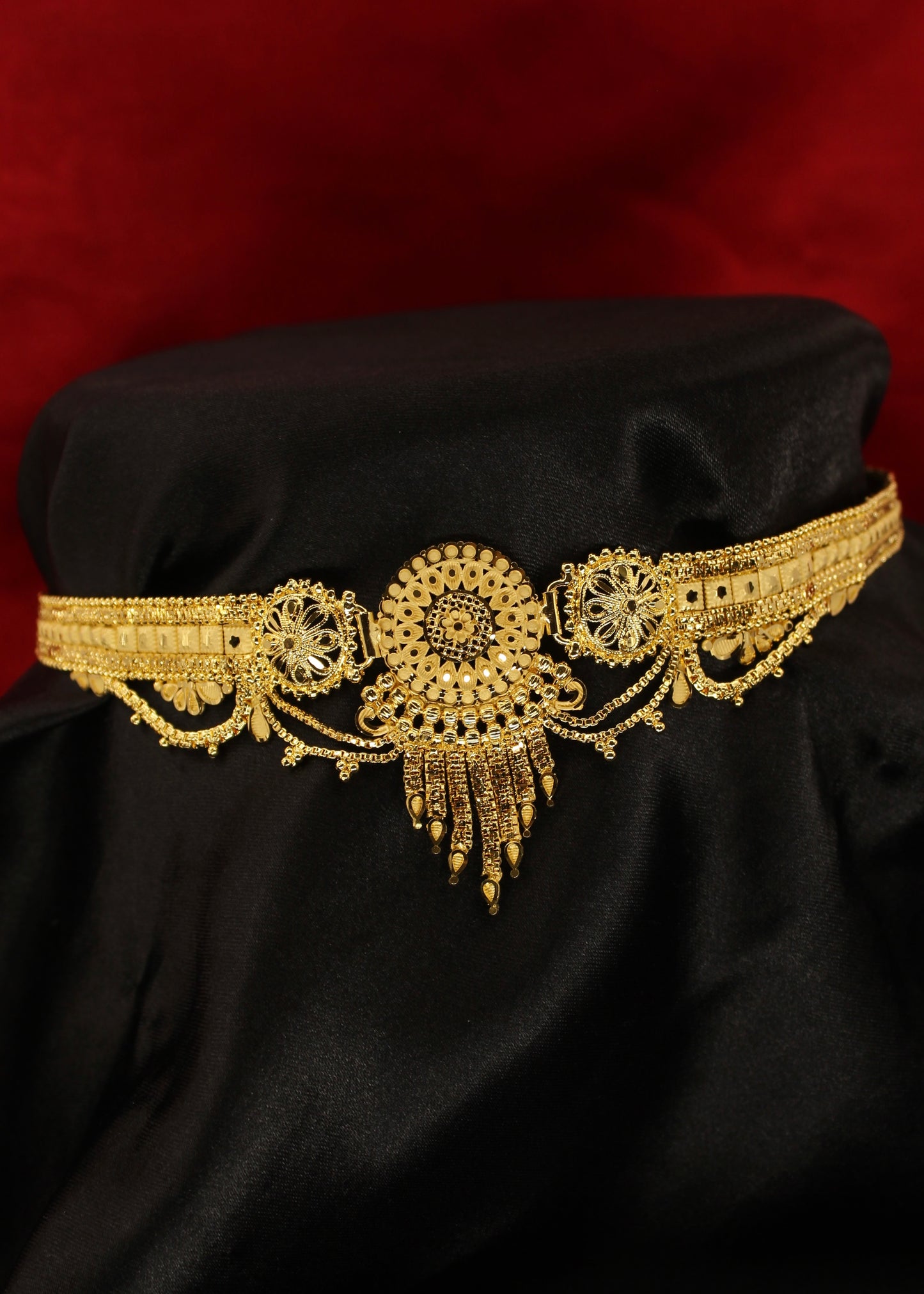 GRACEFUL GOLD PLATED MEKHALA