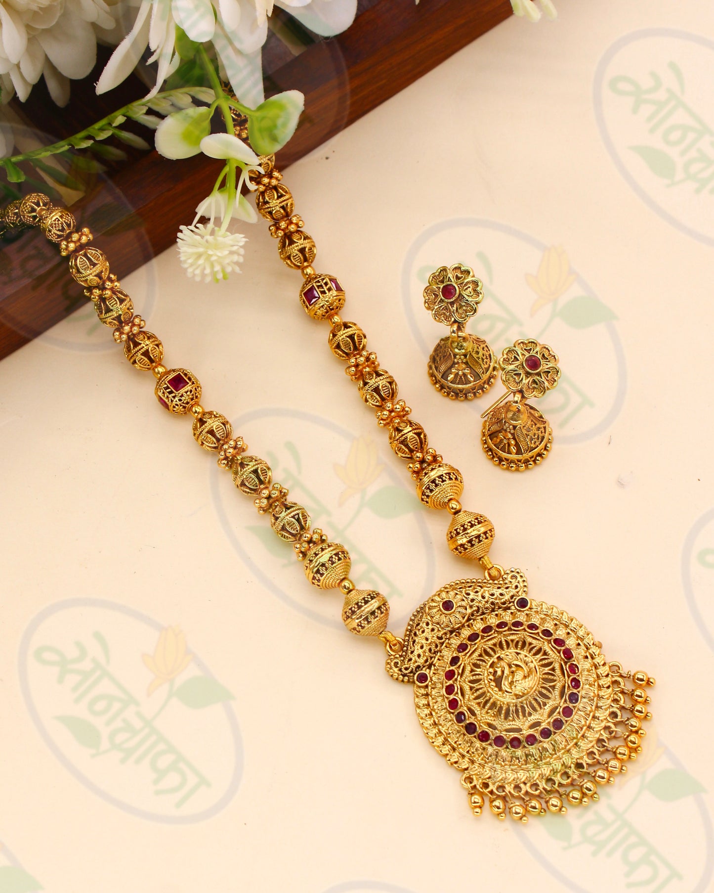 ALLURING ANTIQUE NECKLACE