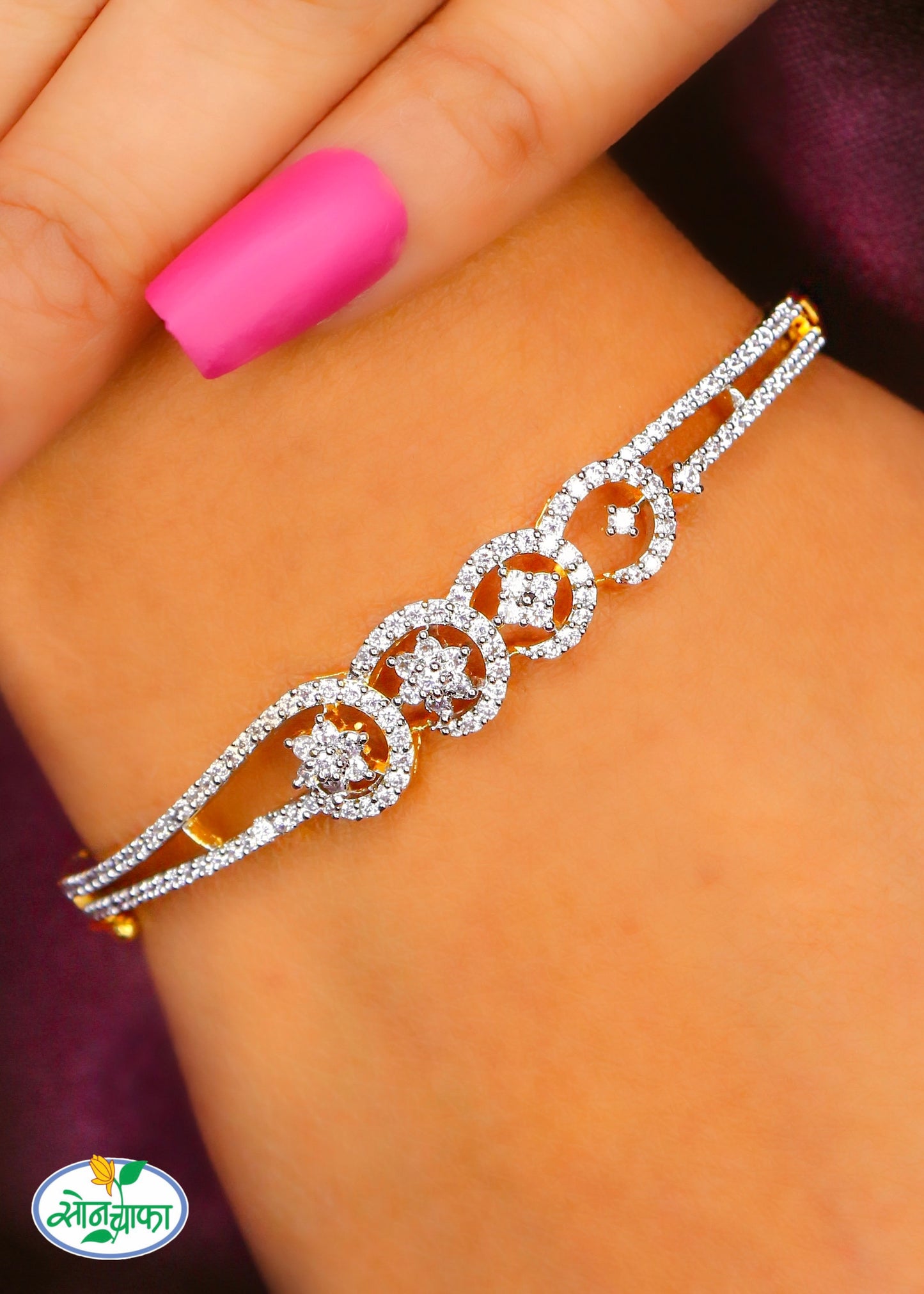 SPARKLING FLOWERS DIAMOND BRACELET