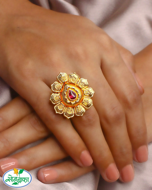 SPARKLING ANTIQUE RING
