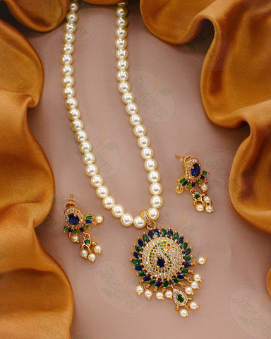 ROYAL CHARM PEARL NECKLACE