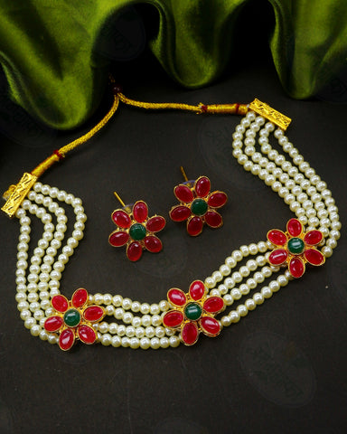 PREETY FLORAL PEARL NECKLACE