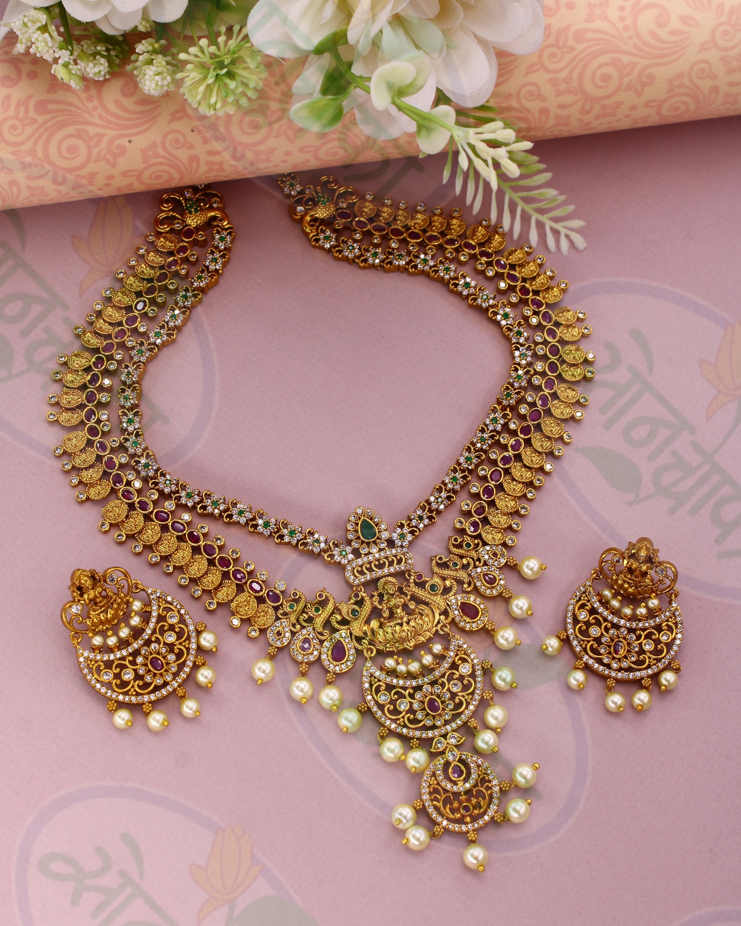 CLASSIC ANTIQUE NECKLACE