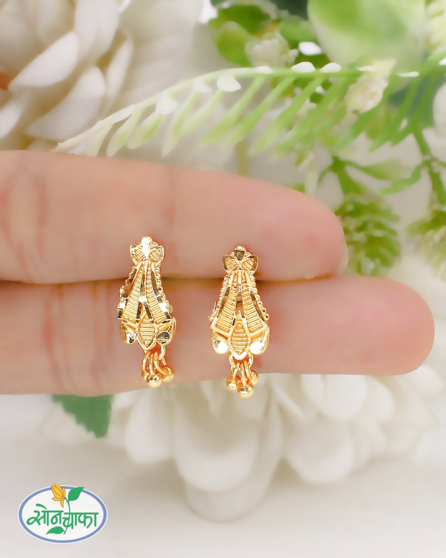 PRETTY GOLD PLATED EARRINGS